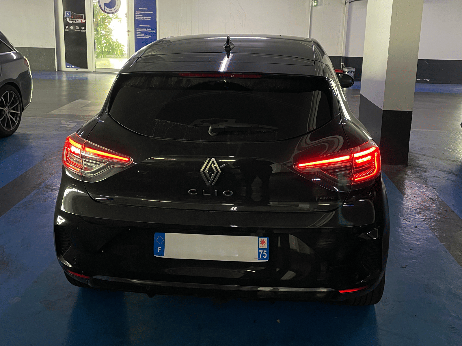 Renault Clio E-tech mit USB-Ladeanschlüsse