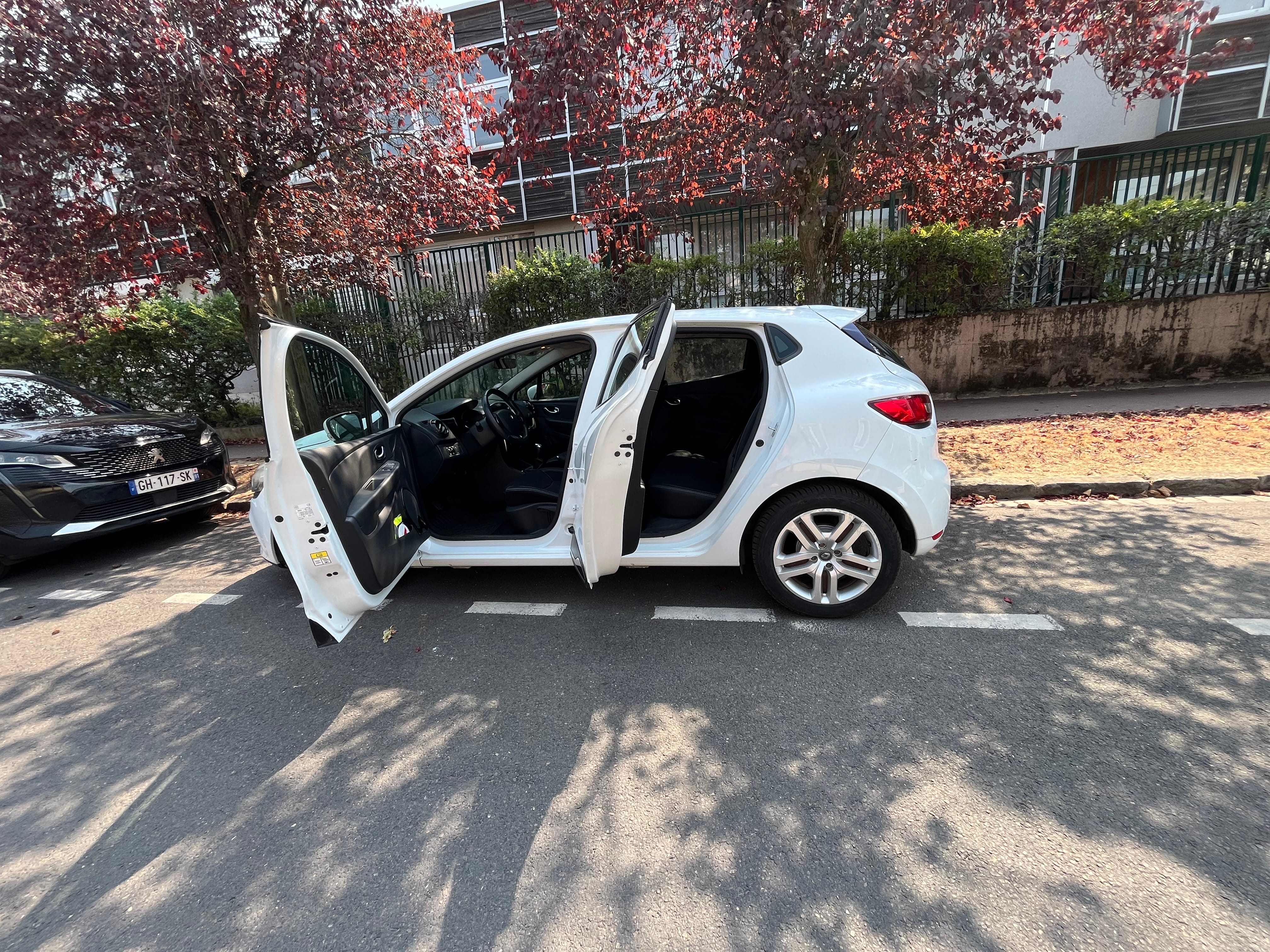 Renault Clio 4 . 90ch  essence avec Siège bébé