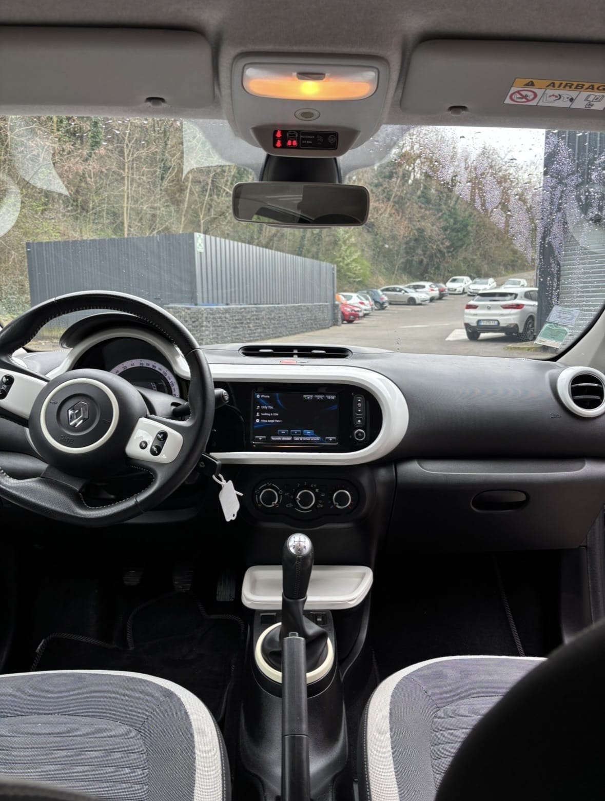 Renault Twingo III Lyon Aéroport avec Entrée audio / iPod