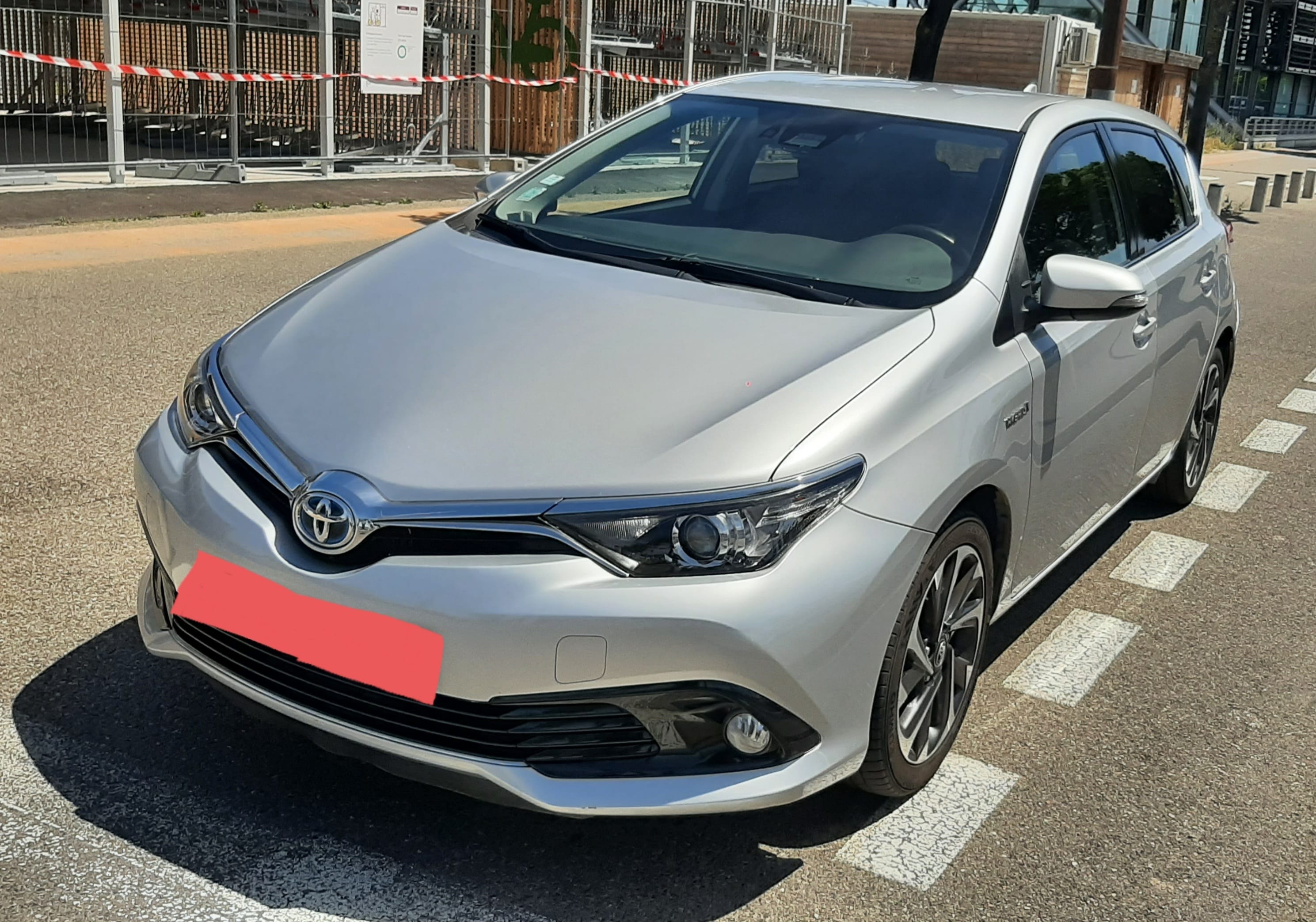 Toyota Auris, 2017, Essence 95 / Electric (hybrid), automatic