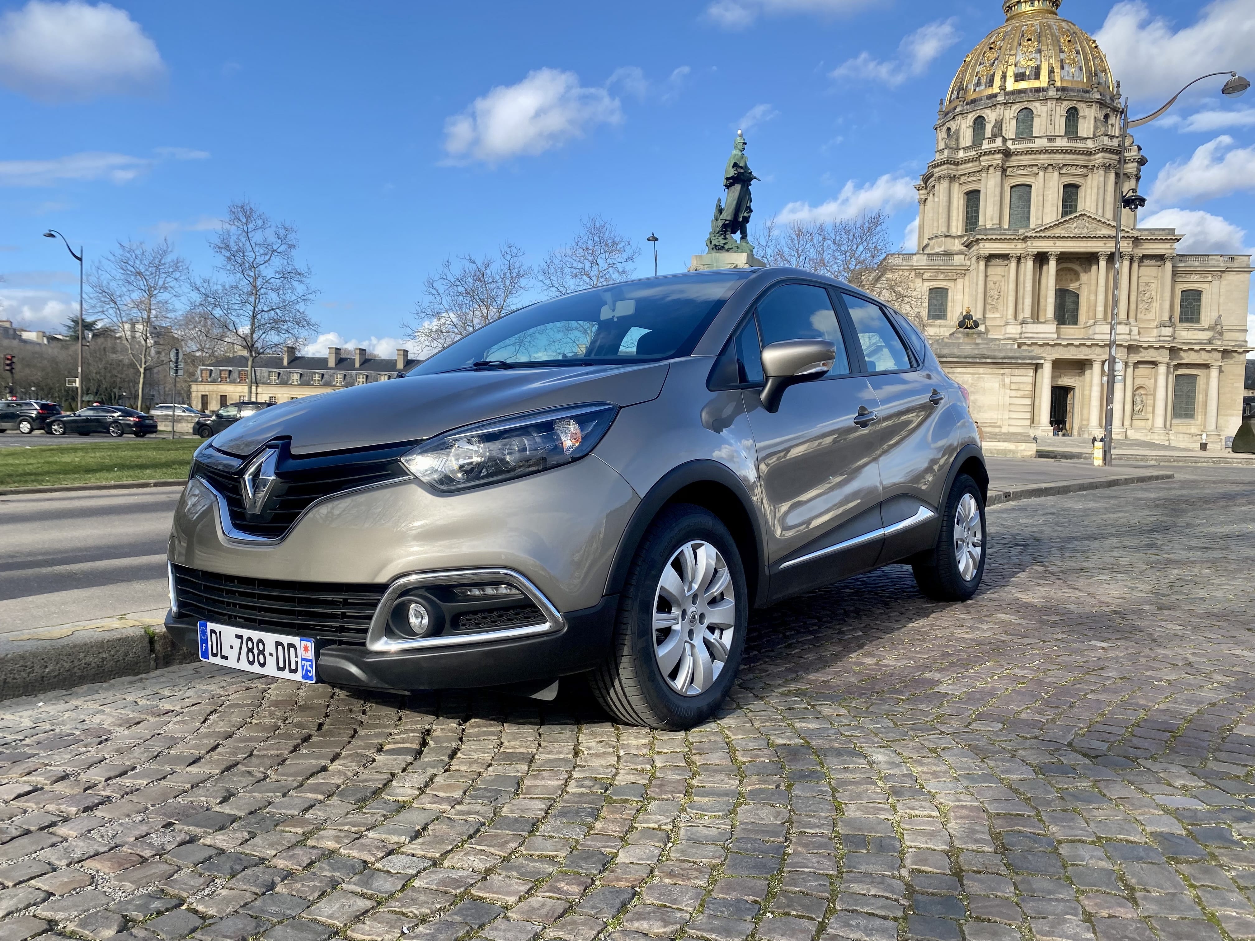 Renault Captur  90 cv / métro ligne 2 / Bluetooth, 2014, Essence 98
