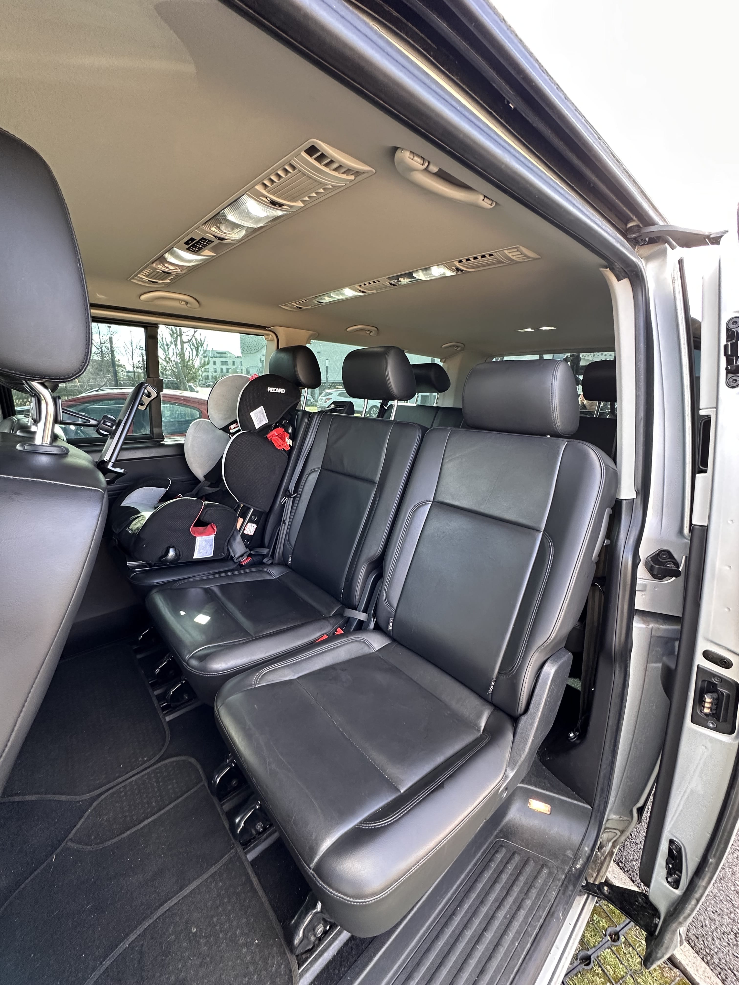 Volkswagen Caravelle avec Siège bébé