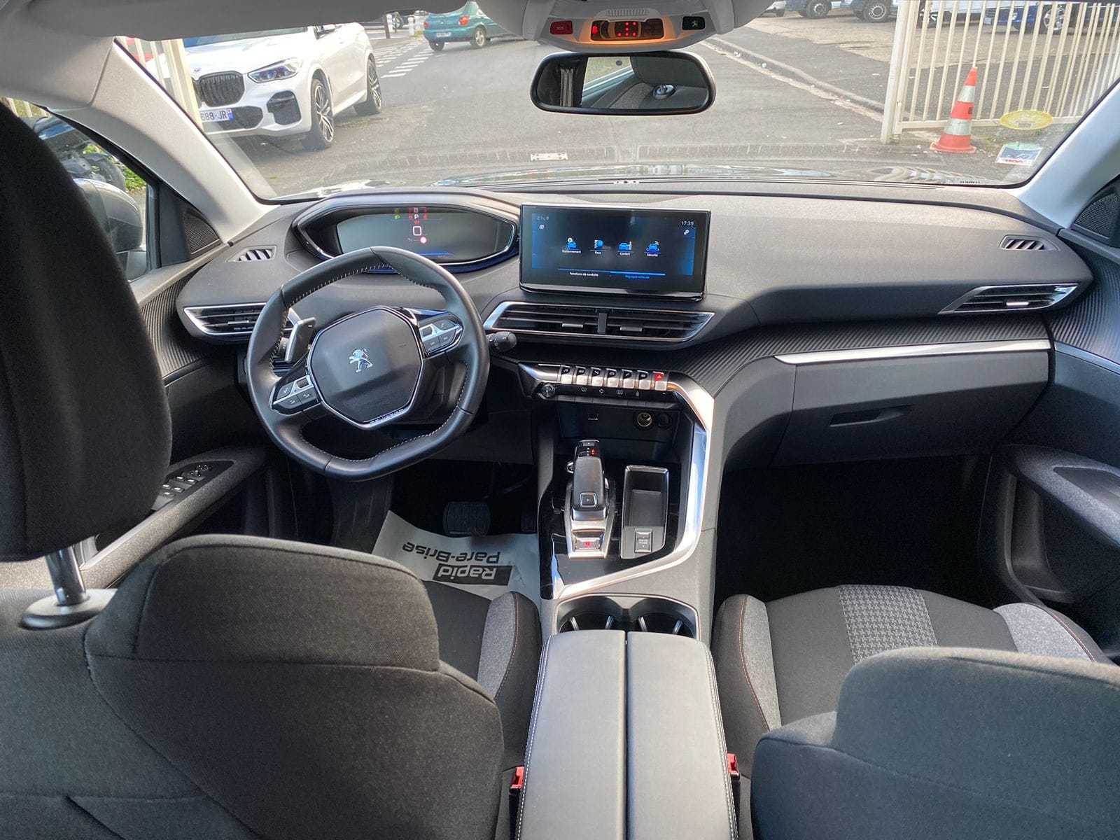 Peugeot 5008 avec Apple CarPlay