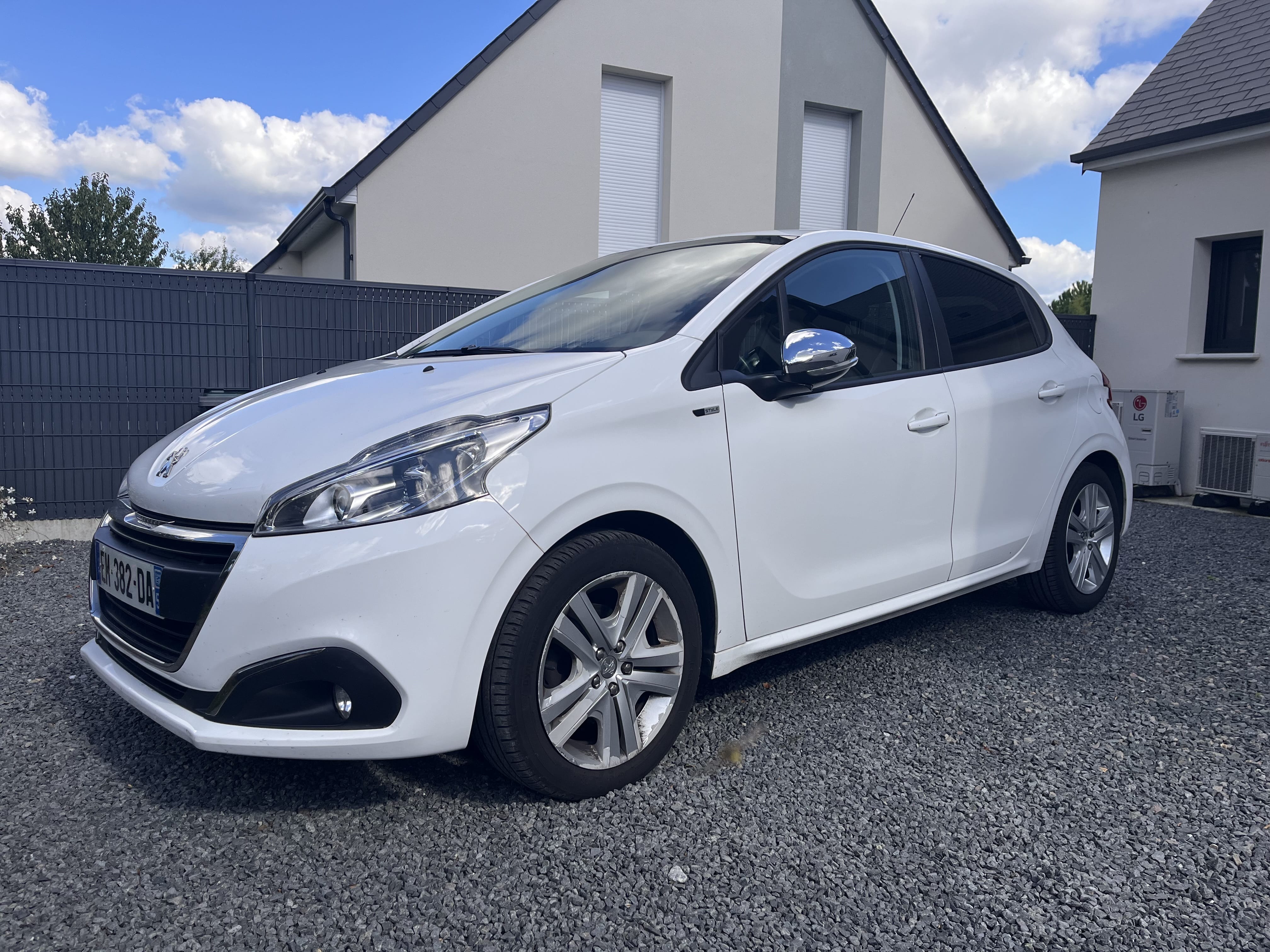 Peugeot 208, 2017, Essence 95