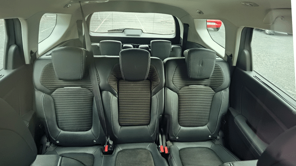 Renault Grand Scenic 7 Places - Gris avec Siège bébé