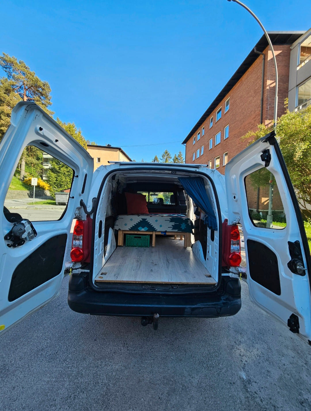 Peugeot Partner Varebil with Snow tires