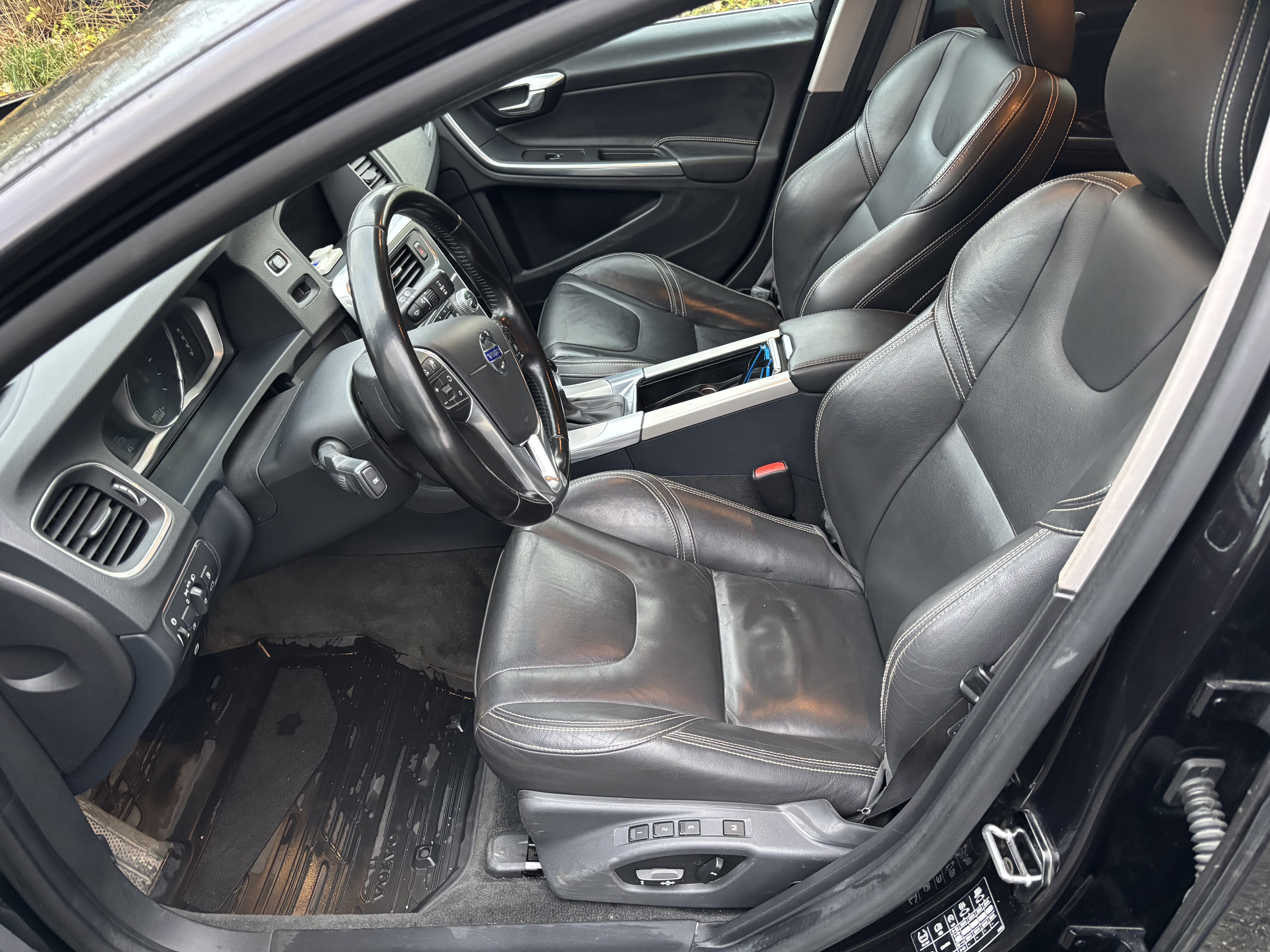 Volvo V60 Diesel hybrid with Baby seat