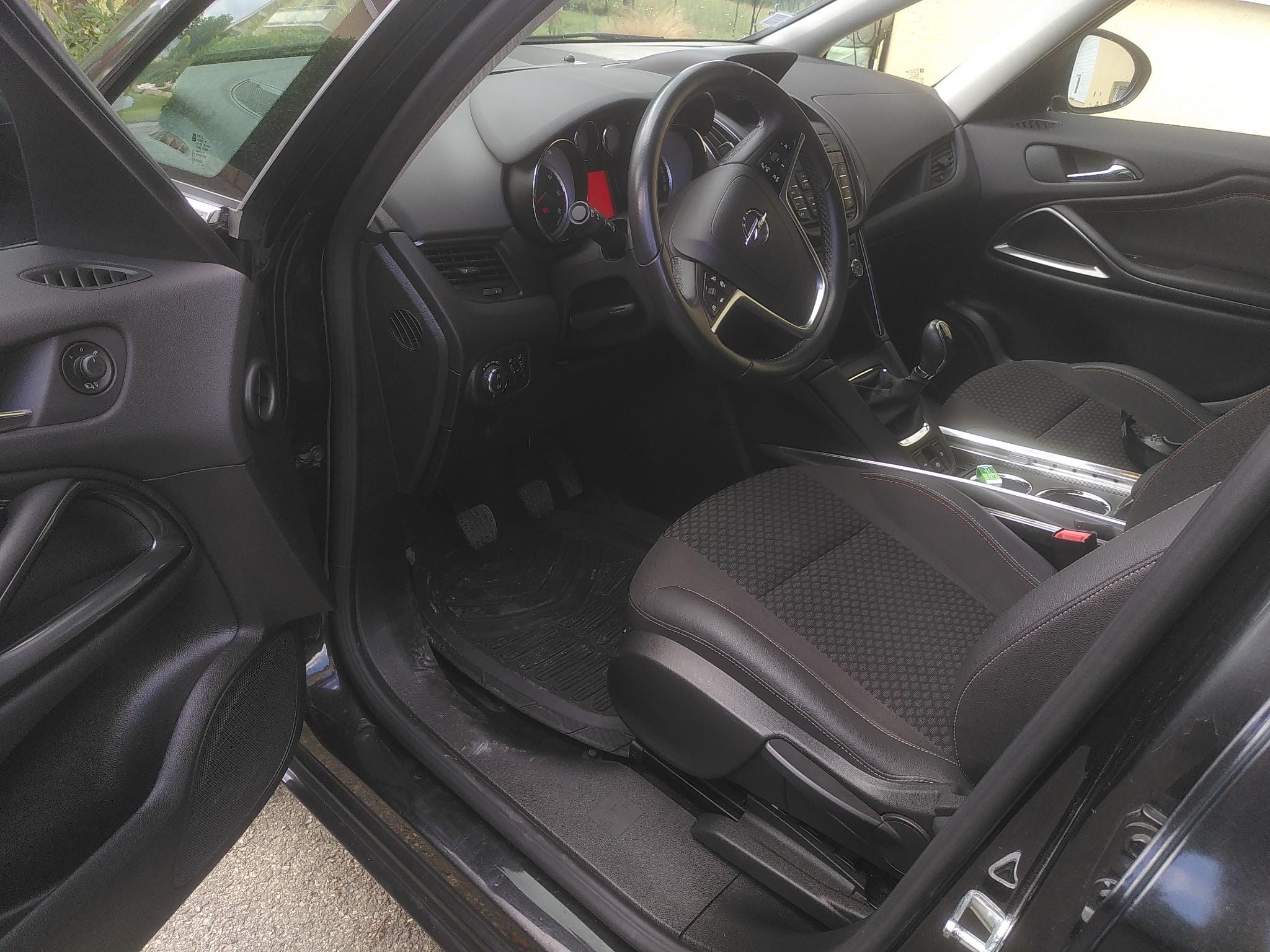 Opel Zafira Tourer avec Entrée audio / iPod