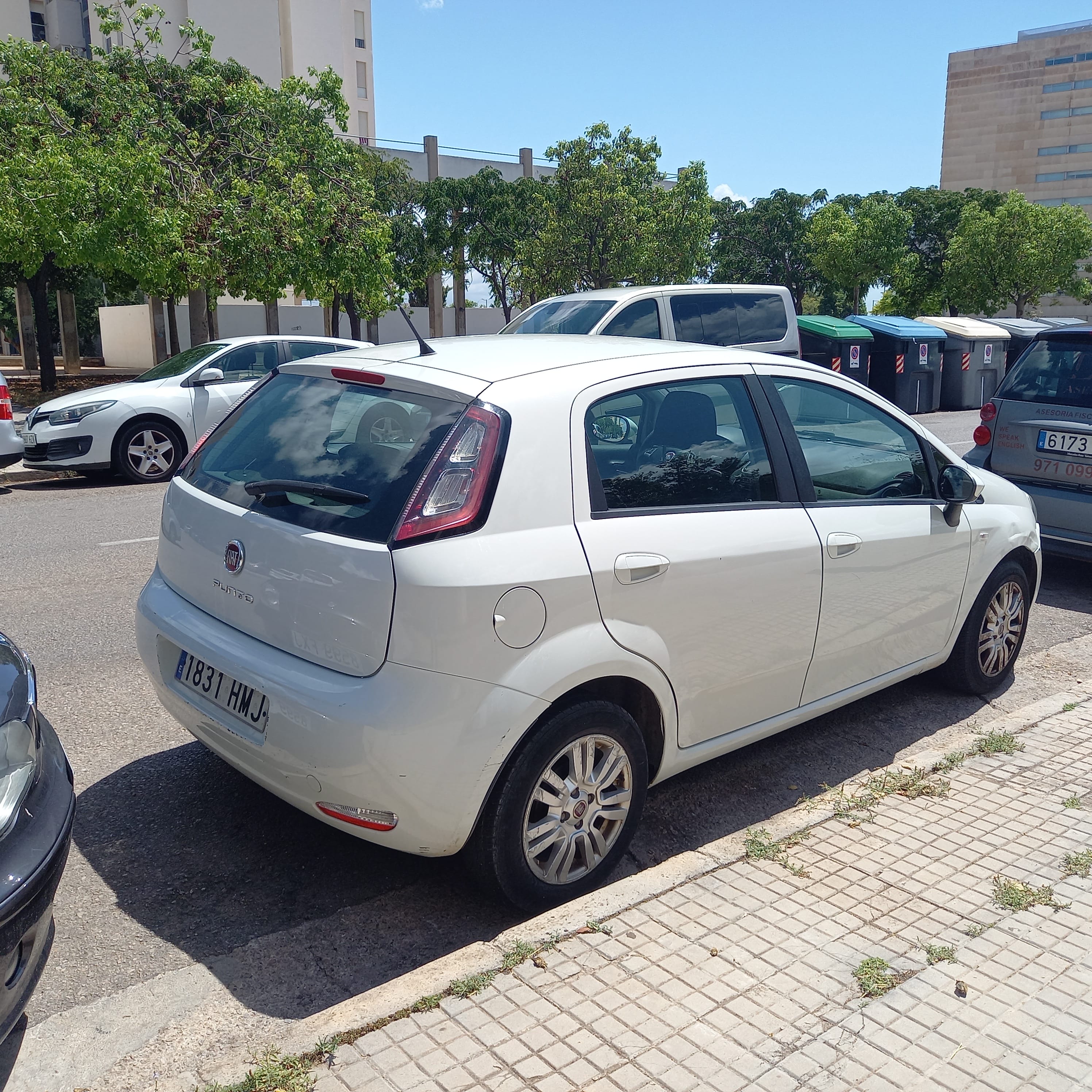 Fiat Punto 1.3,servicio aeropuerto Gratuito con Silla infantil