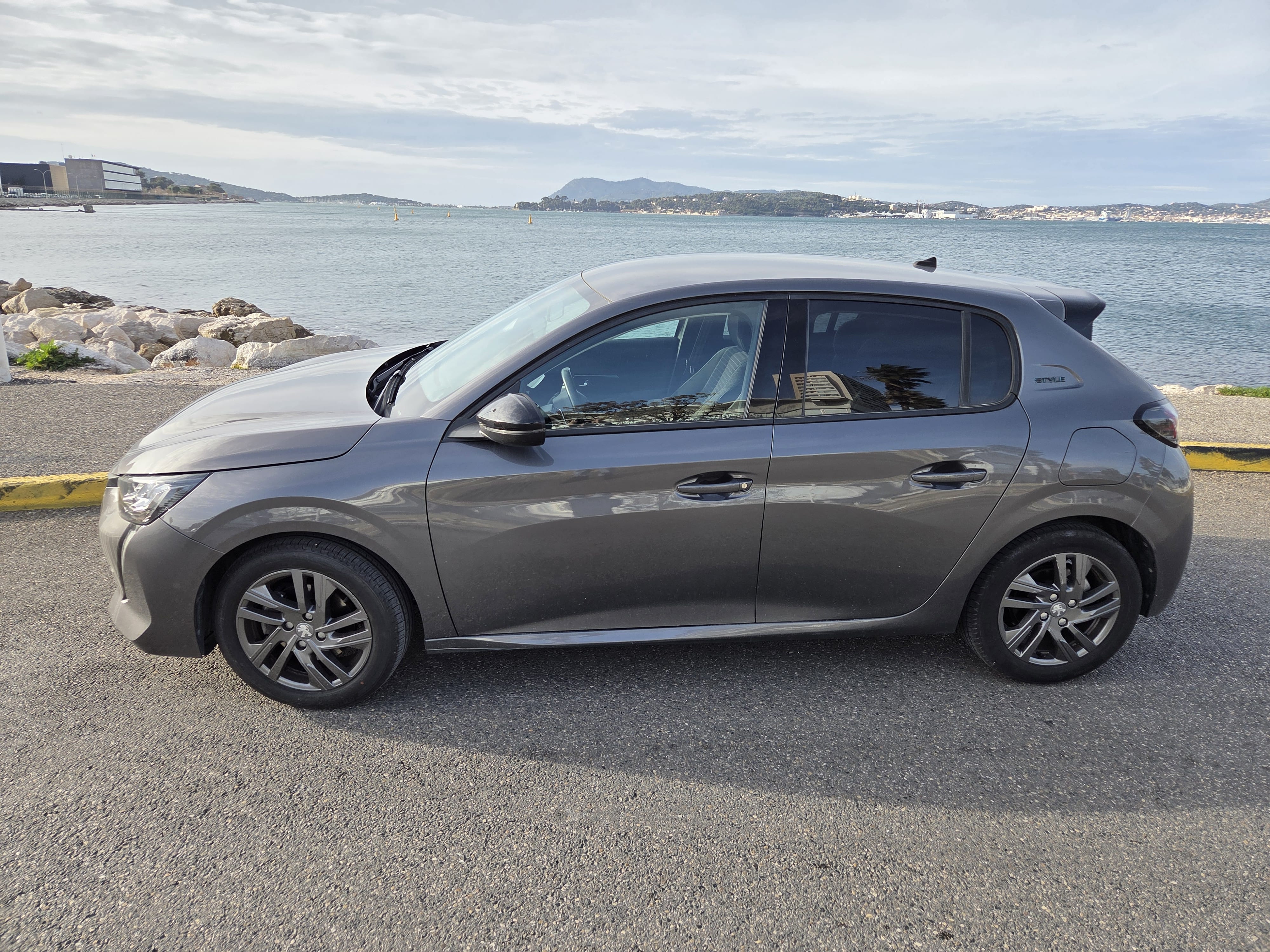 Peugeot 208 Style 100cv avec Climatisation