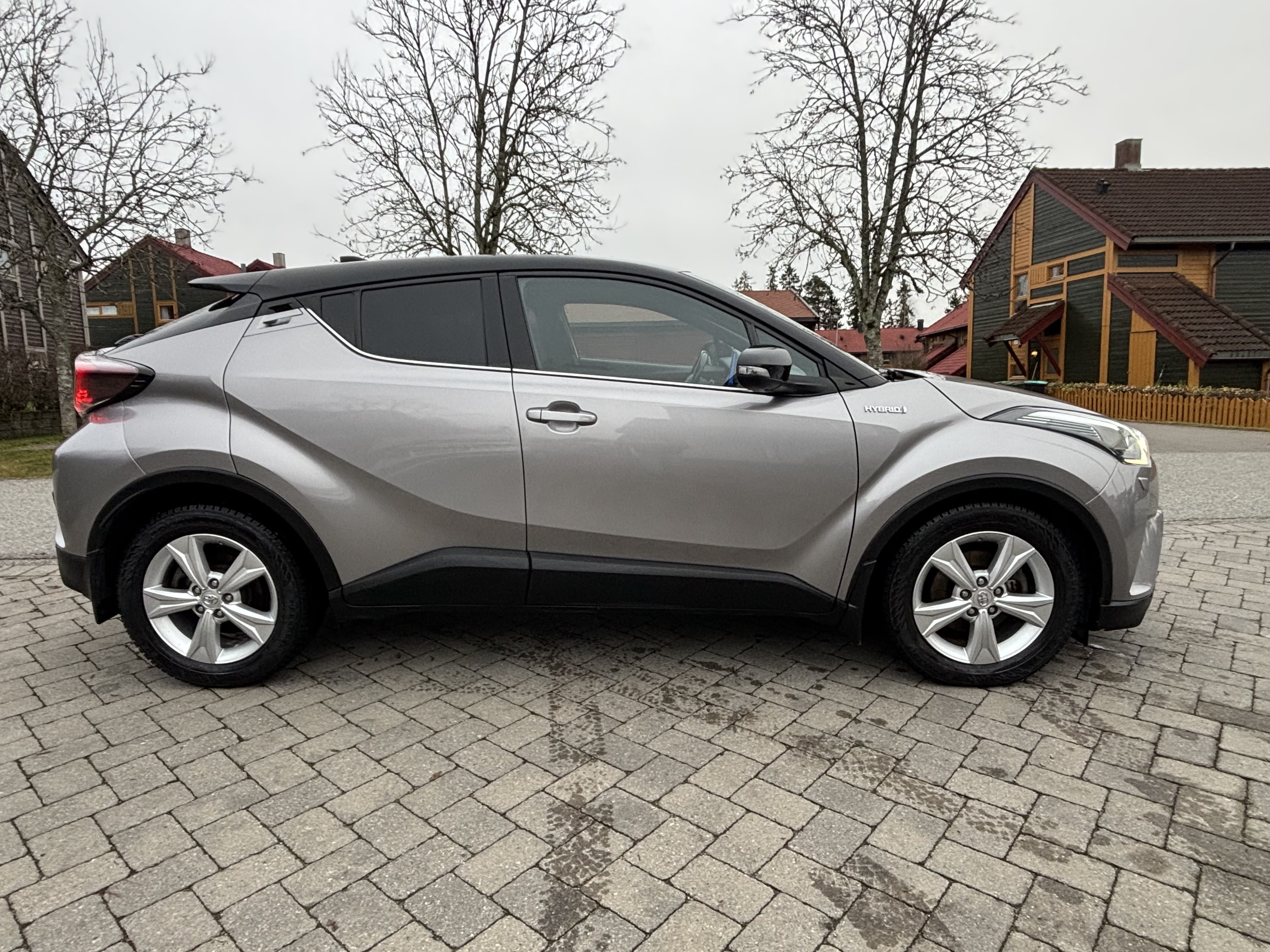 Toyota C-HR with Air conditioning