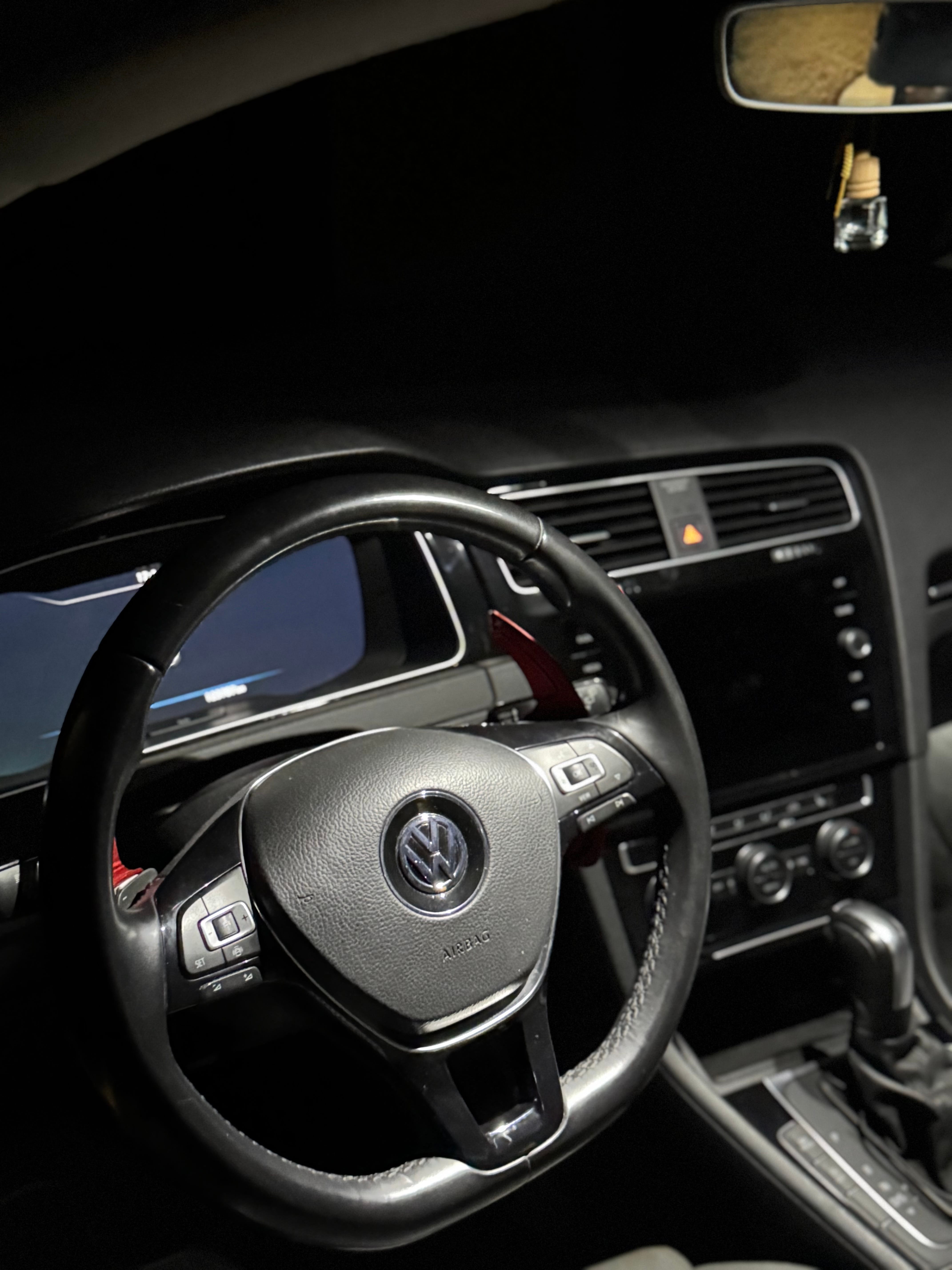 Volkswagen Golf 1.5 TSI R-LINE con Control de velocidad