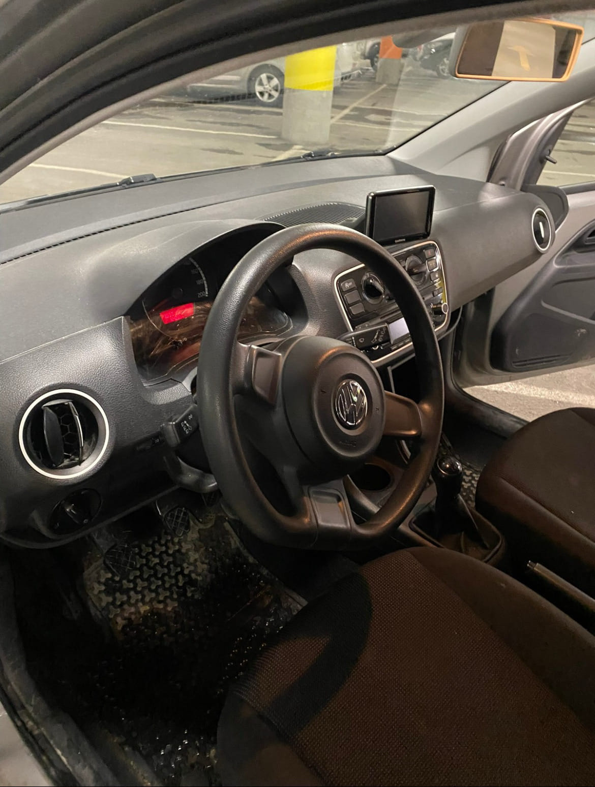 Volkswagen Up! spiked winter tires avec Régulateur de vitesse