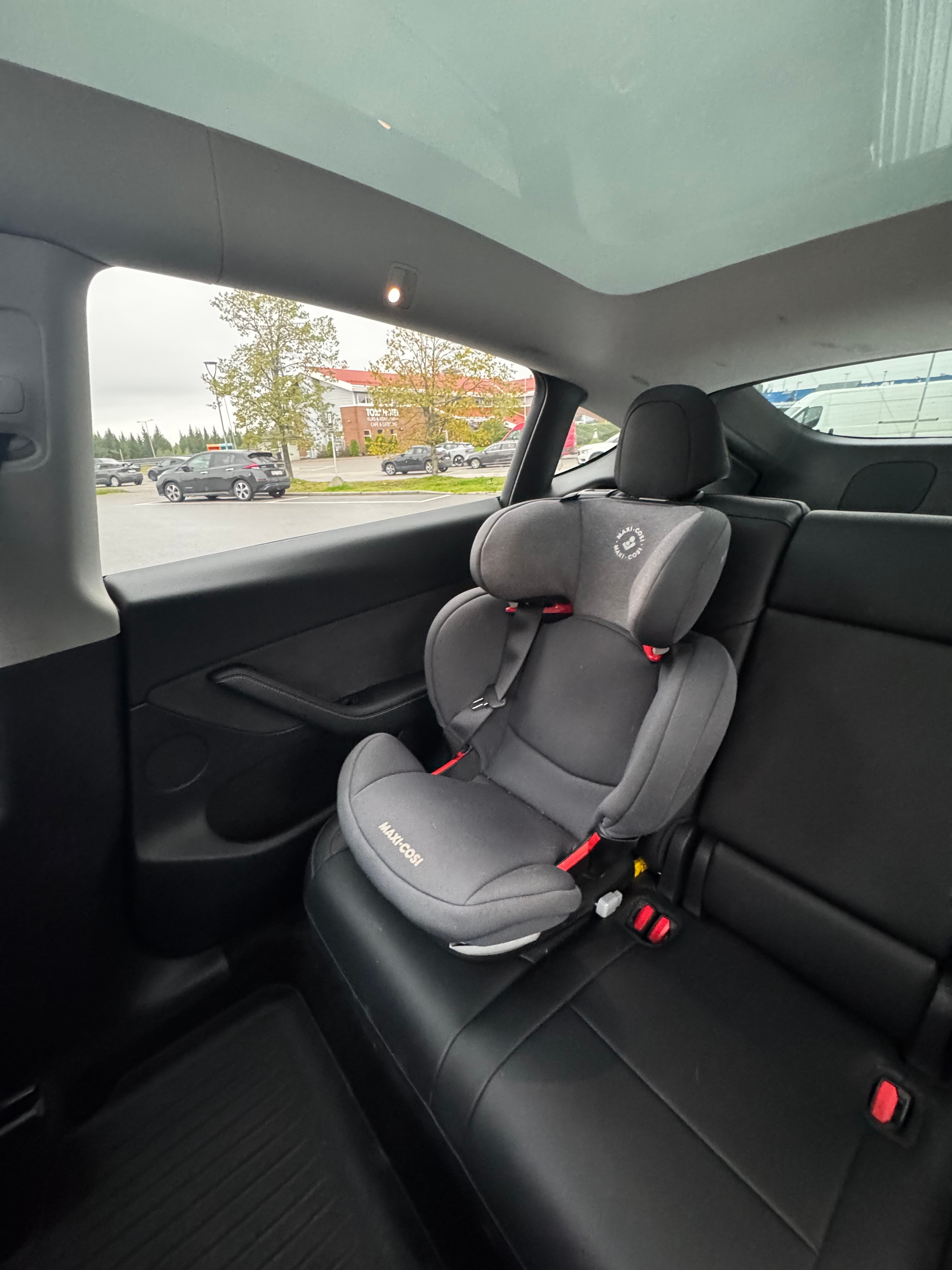 Tesla Model Y Long Range med GPS