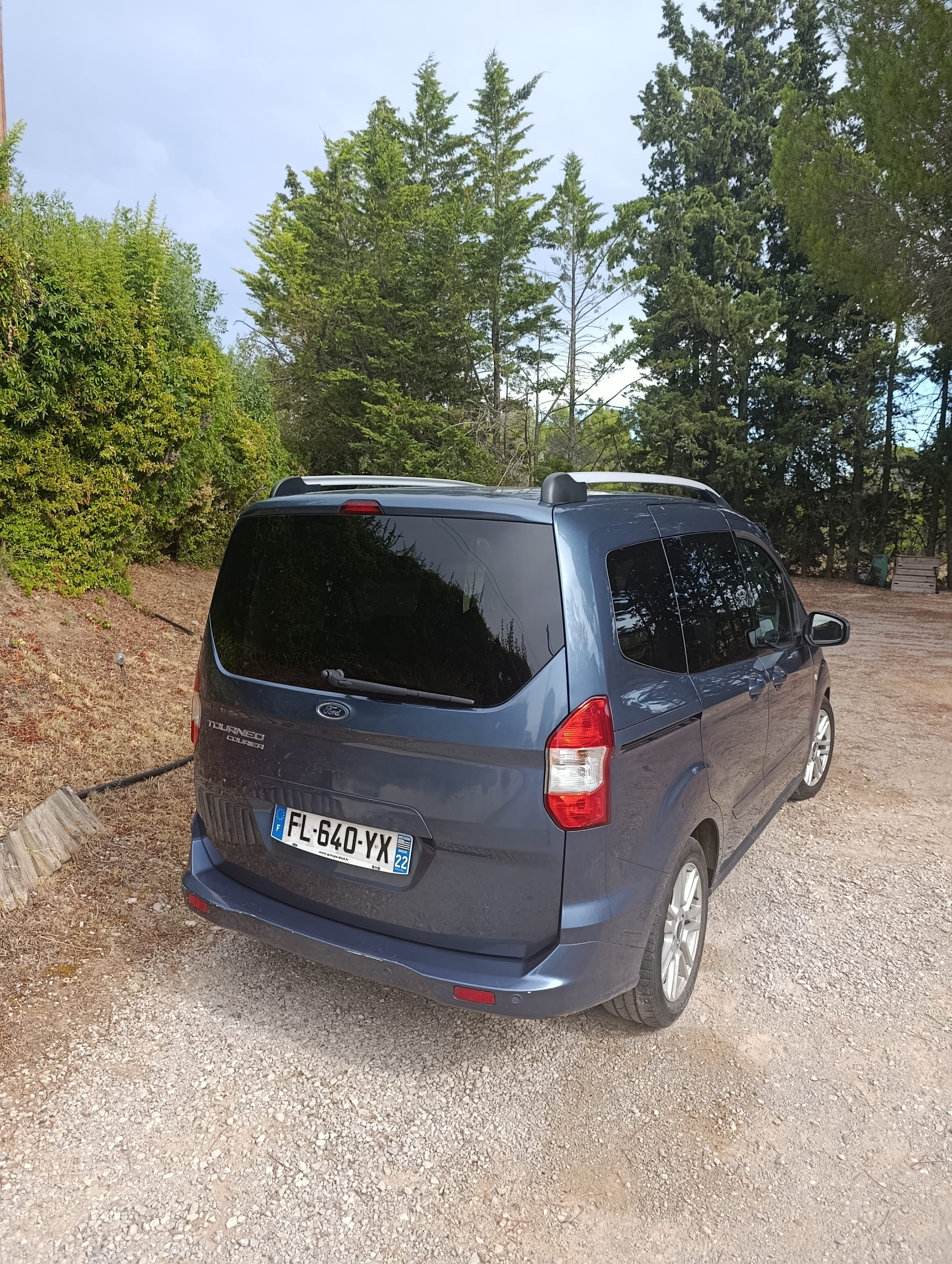 Ford Tourneo Courier avec GPS