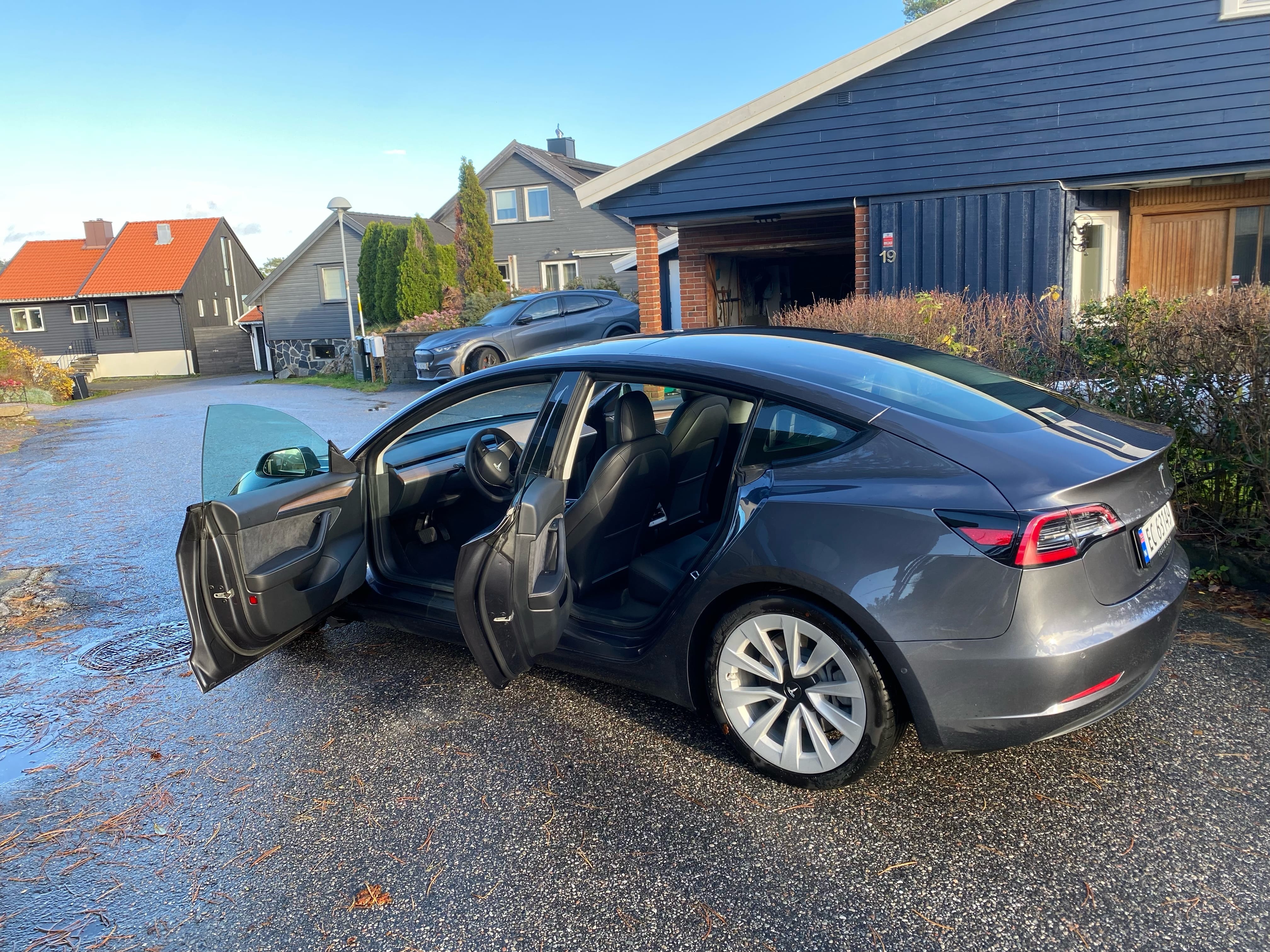 Tesla Model 3 avec GPS