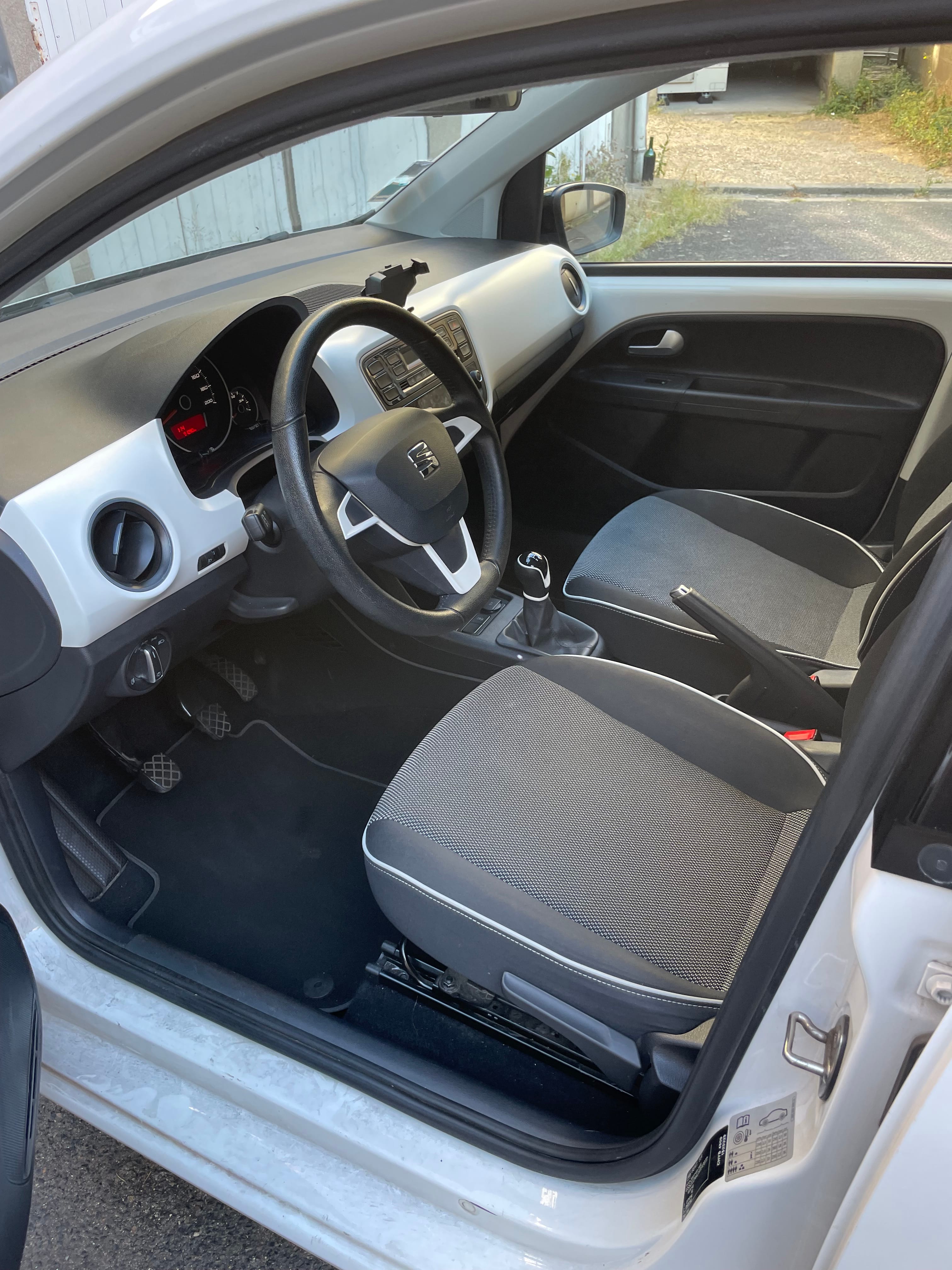 Seat Mii 1.0 75 cv avec Autoradio