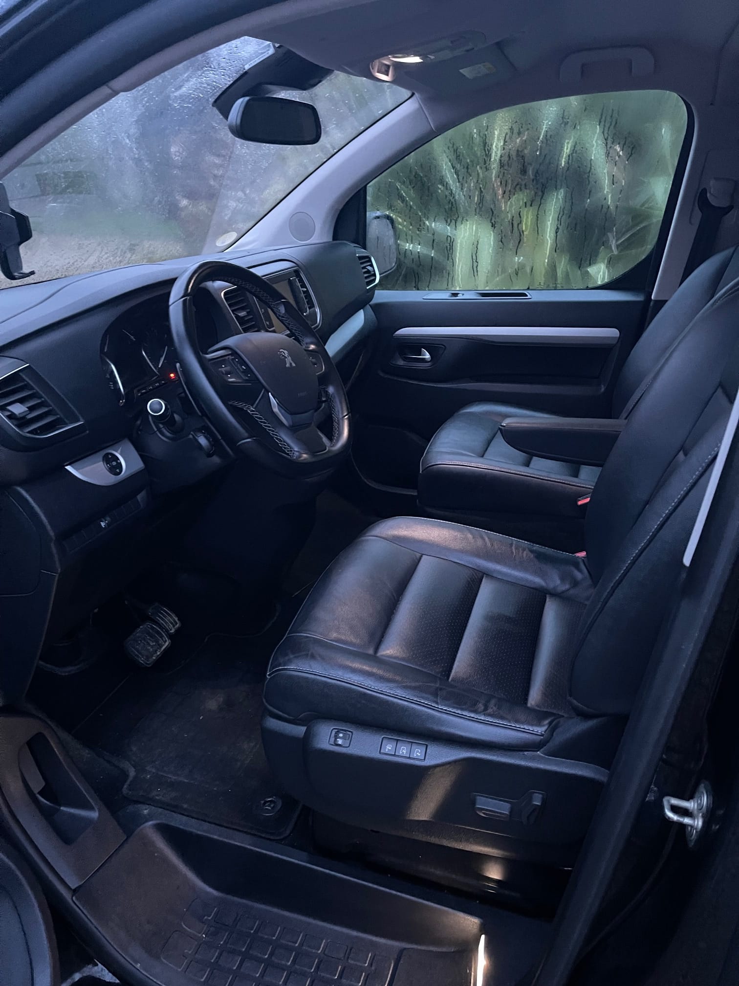 Peugeot Traveller avec Audio Bluetooth