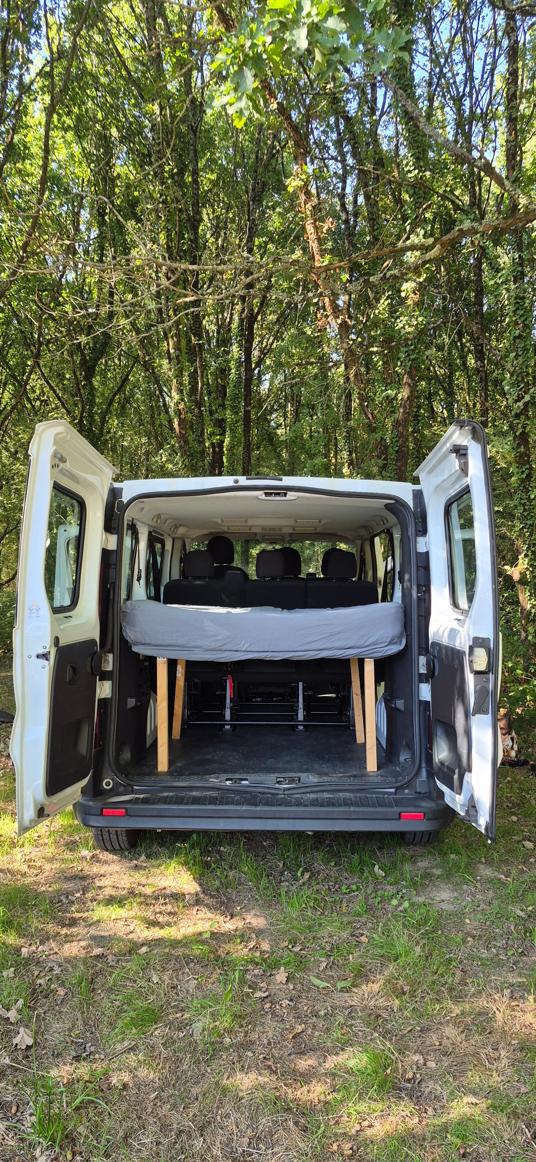 Opel Vivaro Combi avec Autoradio