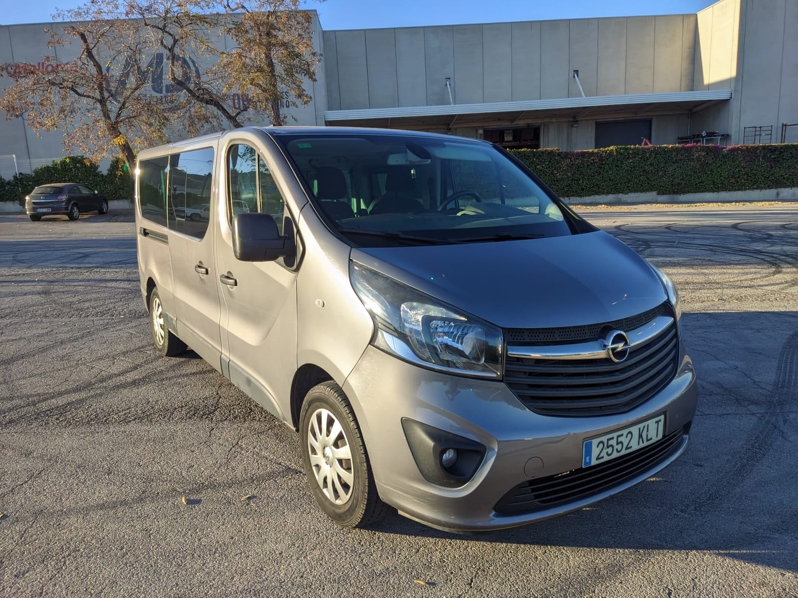 Opel Vivaro 1.6 9 pasajeros larga mit Klimaanlage