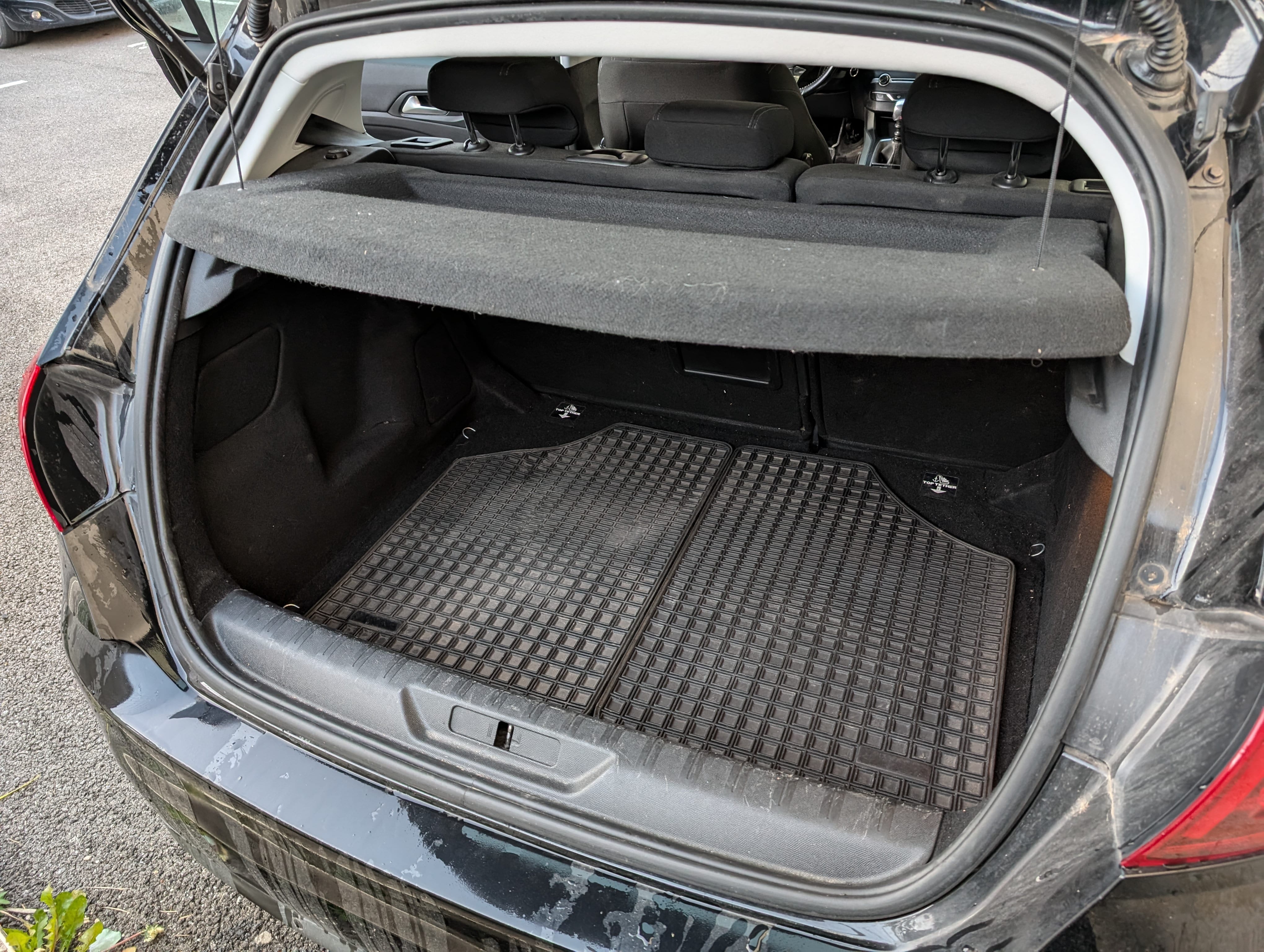 Peugeot 308 1.6 essence avec GPS
