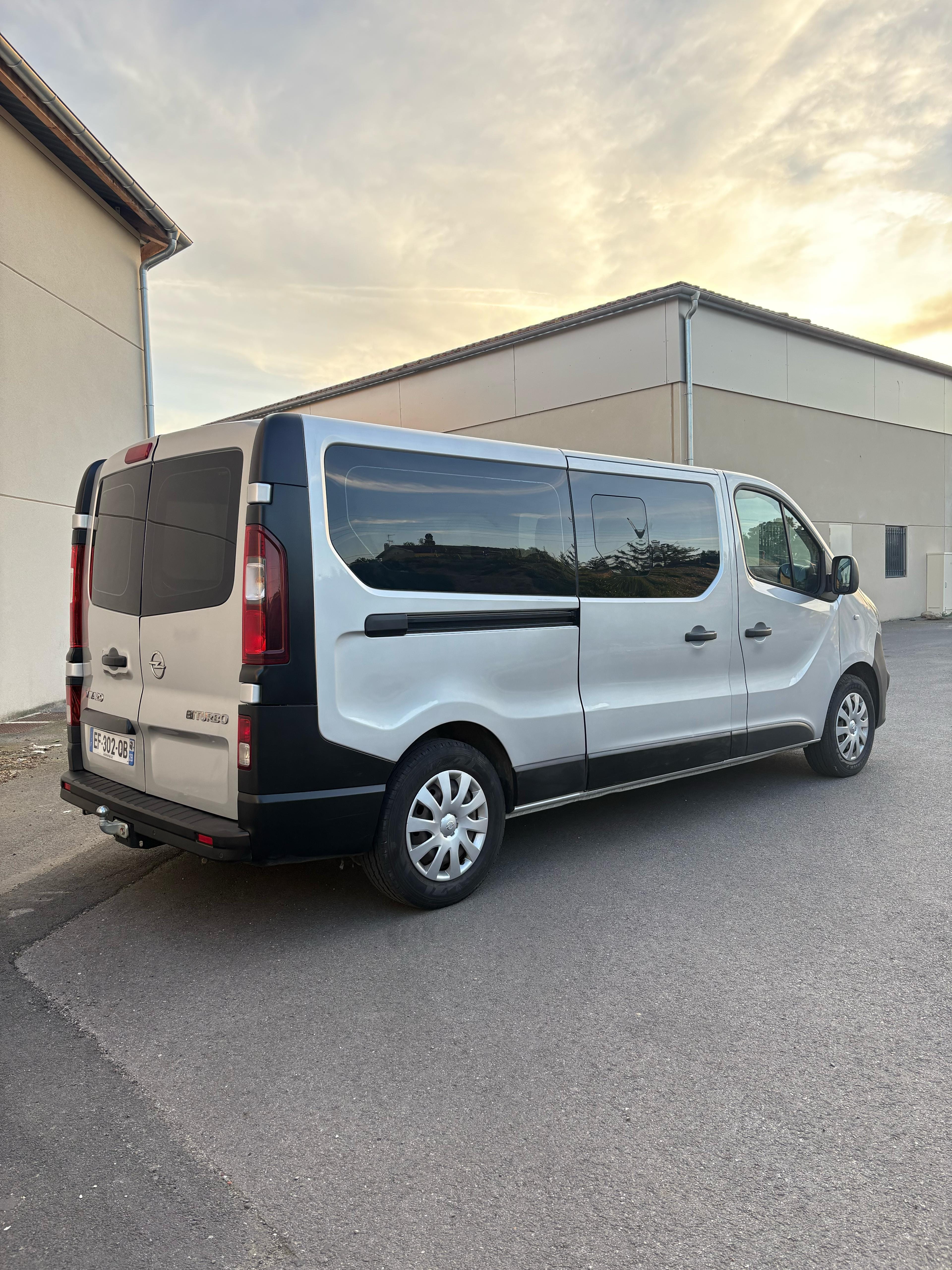 Opel Vivaro Combi avec Audio Bluetooth