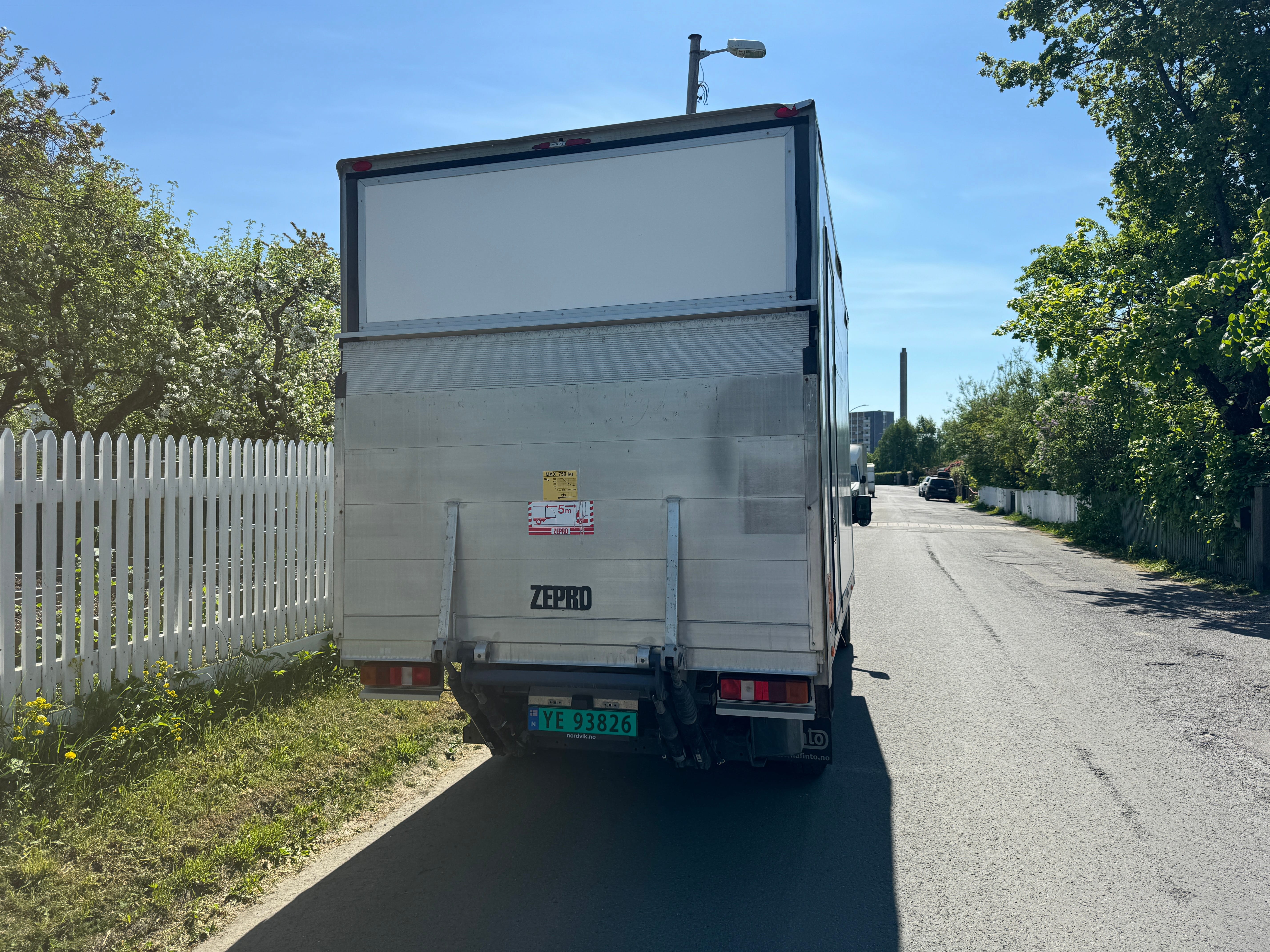 Ford Transit Varebil mit Winterreifen