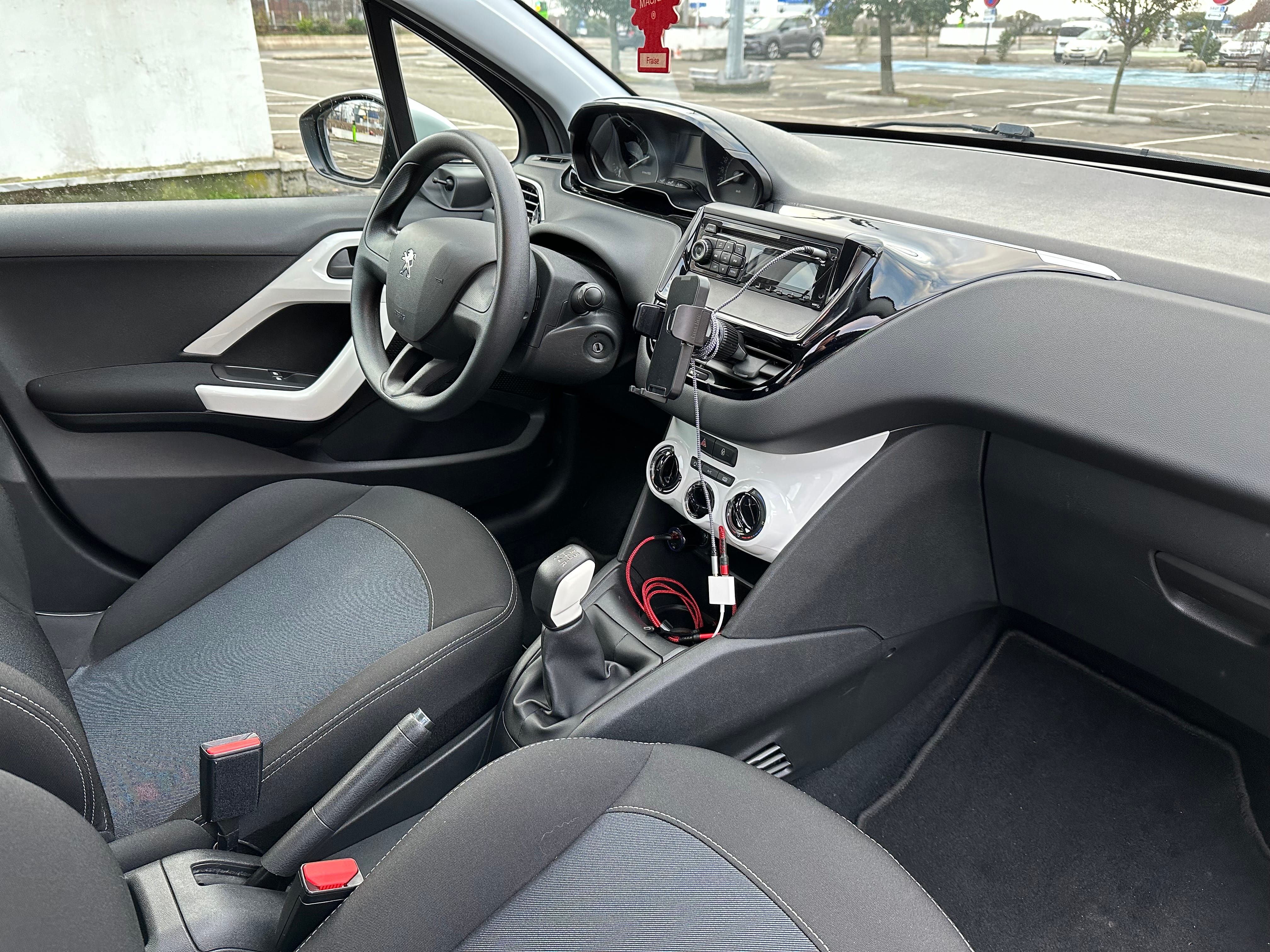 Peugeot 208 Ethanol E85 avec Entrée audio / iPod