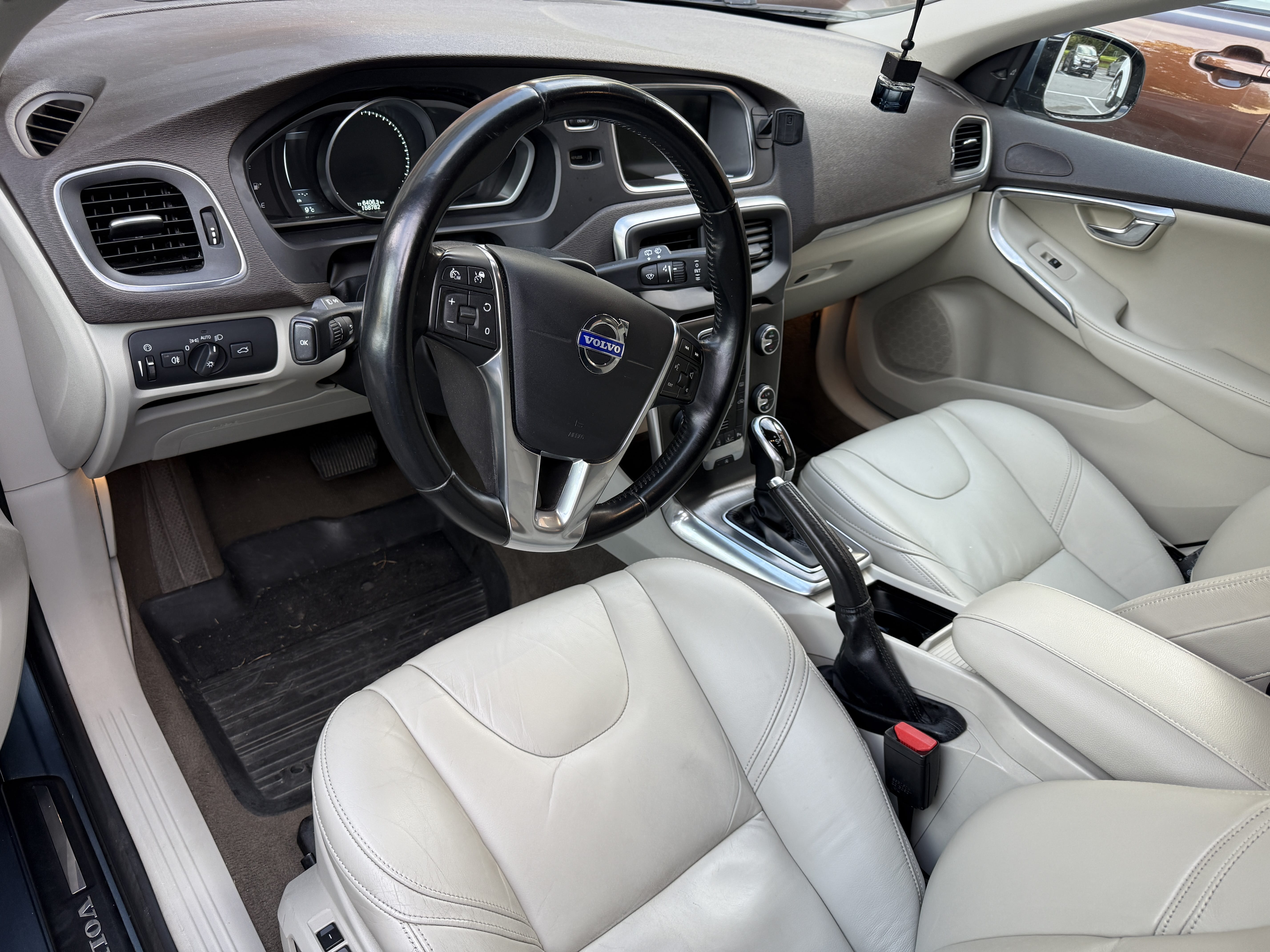 Volvo V40 with GPS