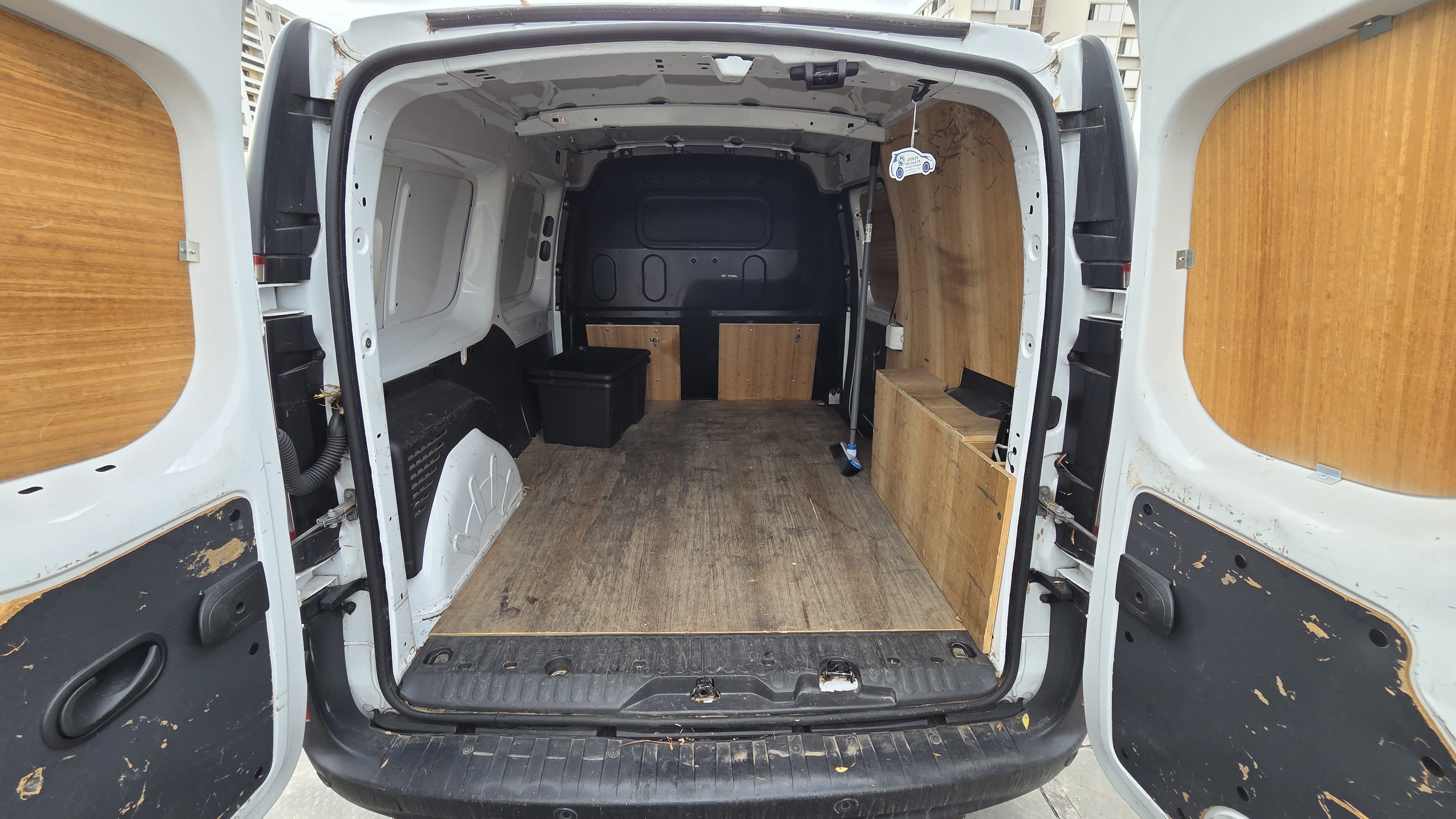 Renault Kangoo Express with Bluetooth audio