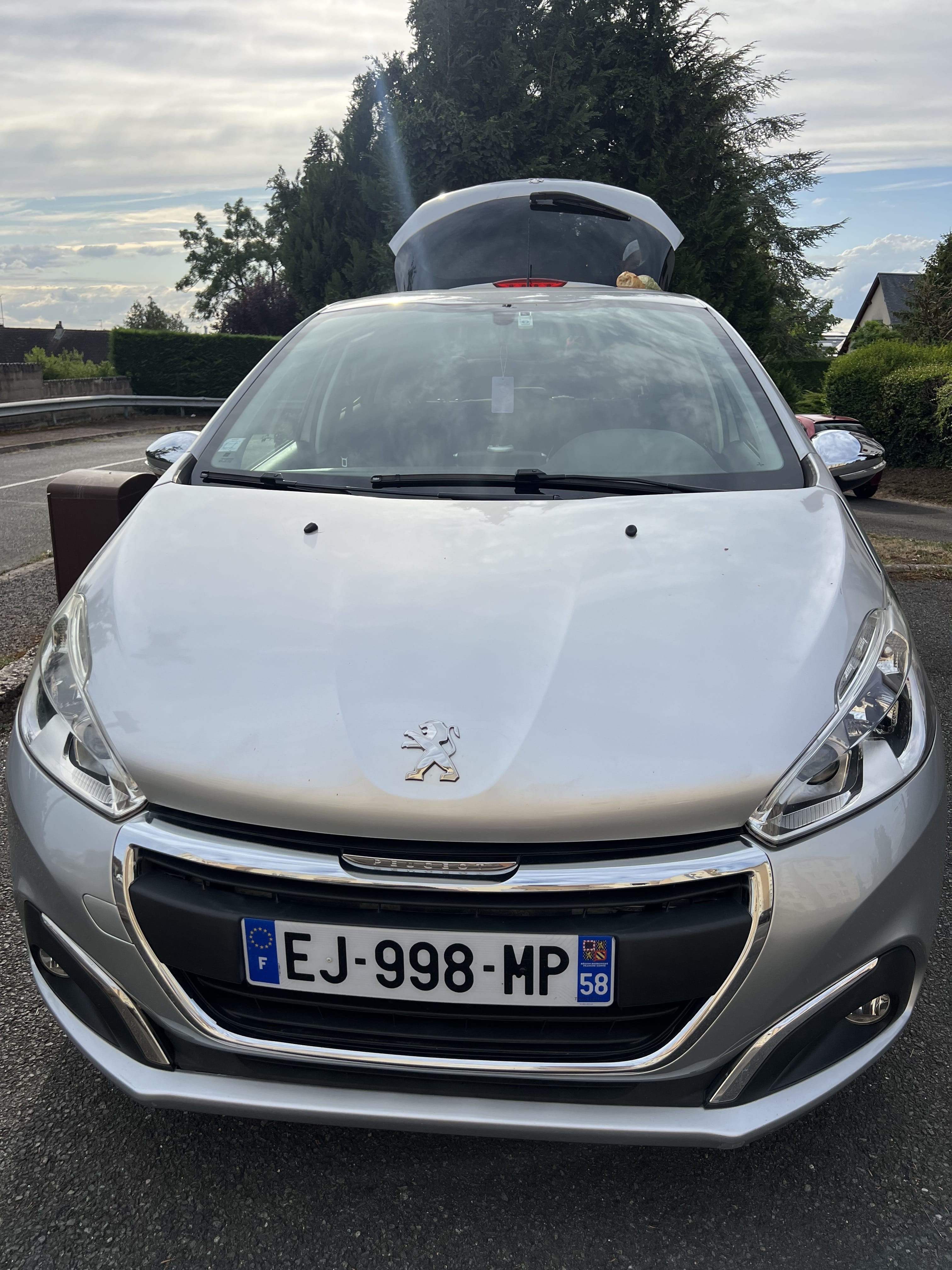 Peugeot 208 1.2 avec Climatisation