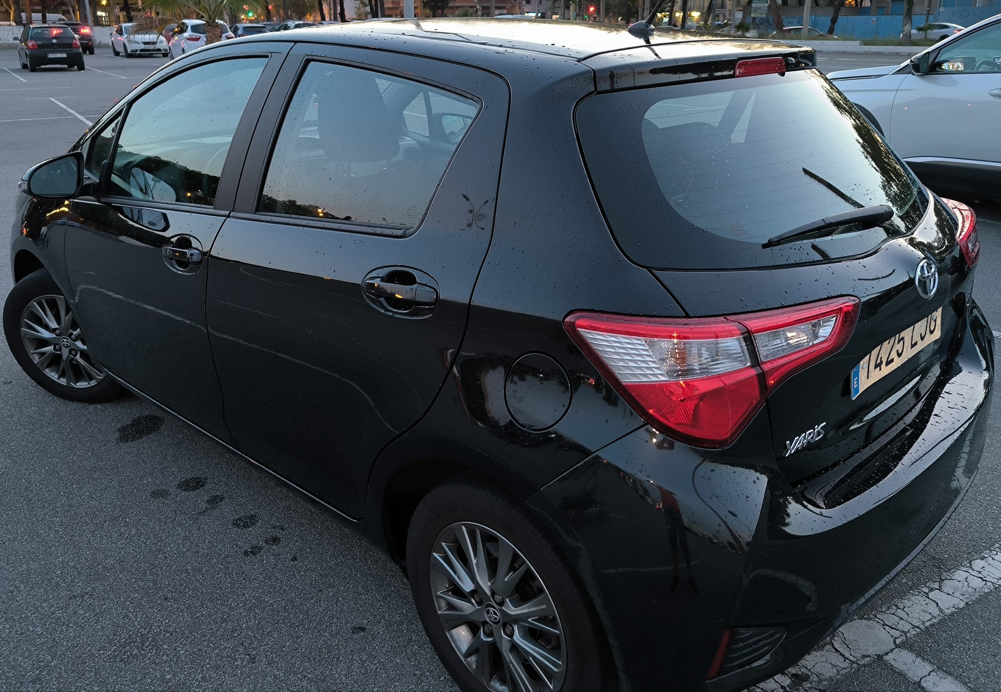 Toyota Yaris 1.0 con Silla infantil