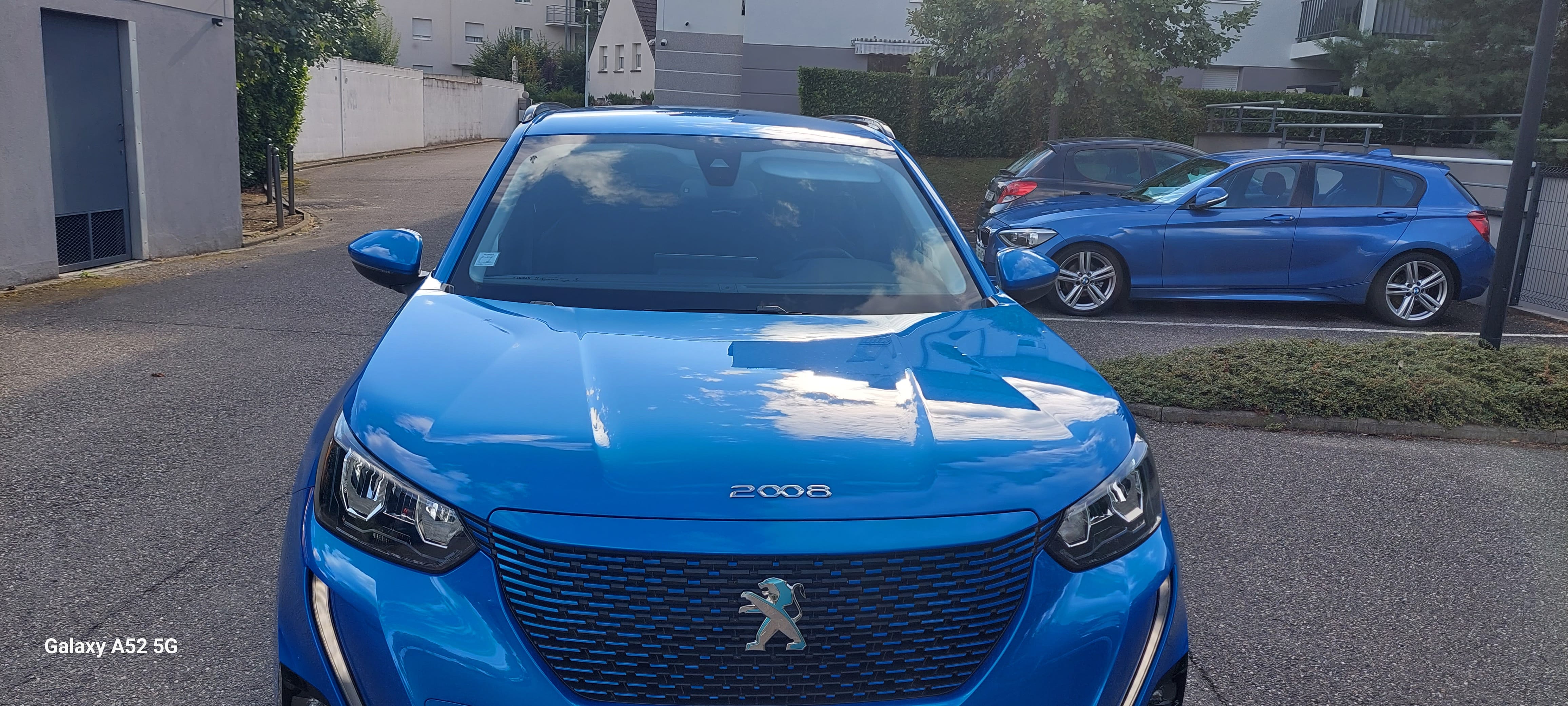 Peugeot 2008 50Kw avec Apple CarPlay