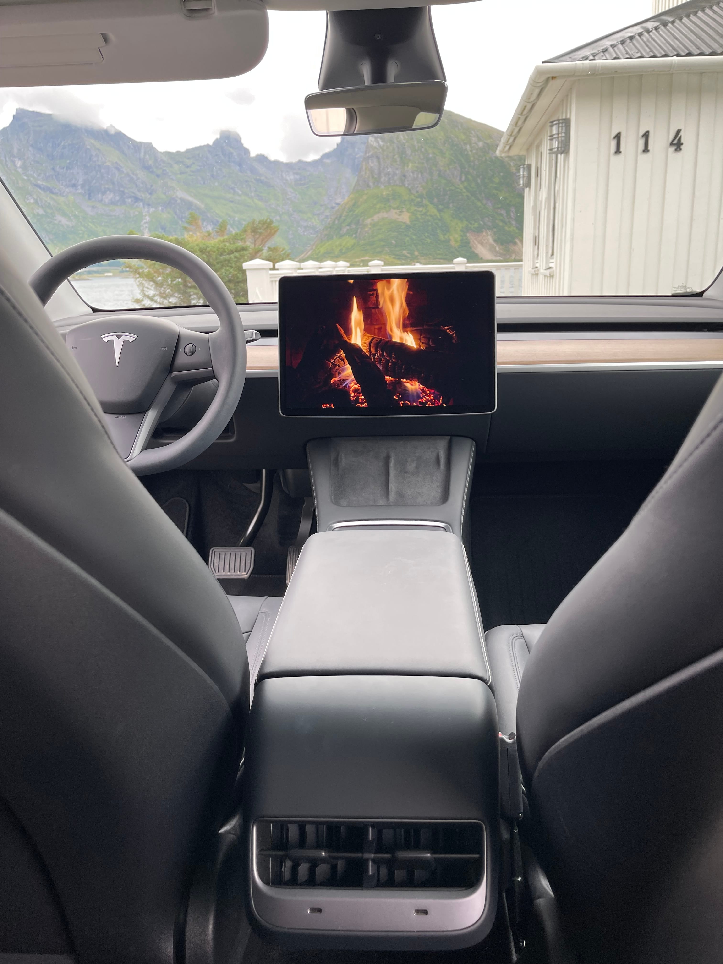 Tesla Model Y Long Range med GPS