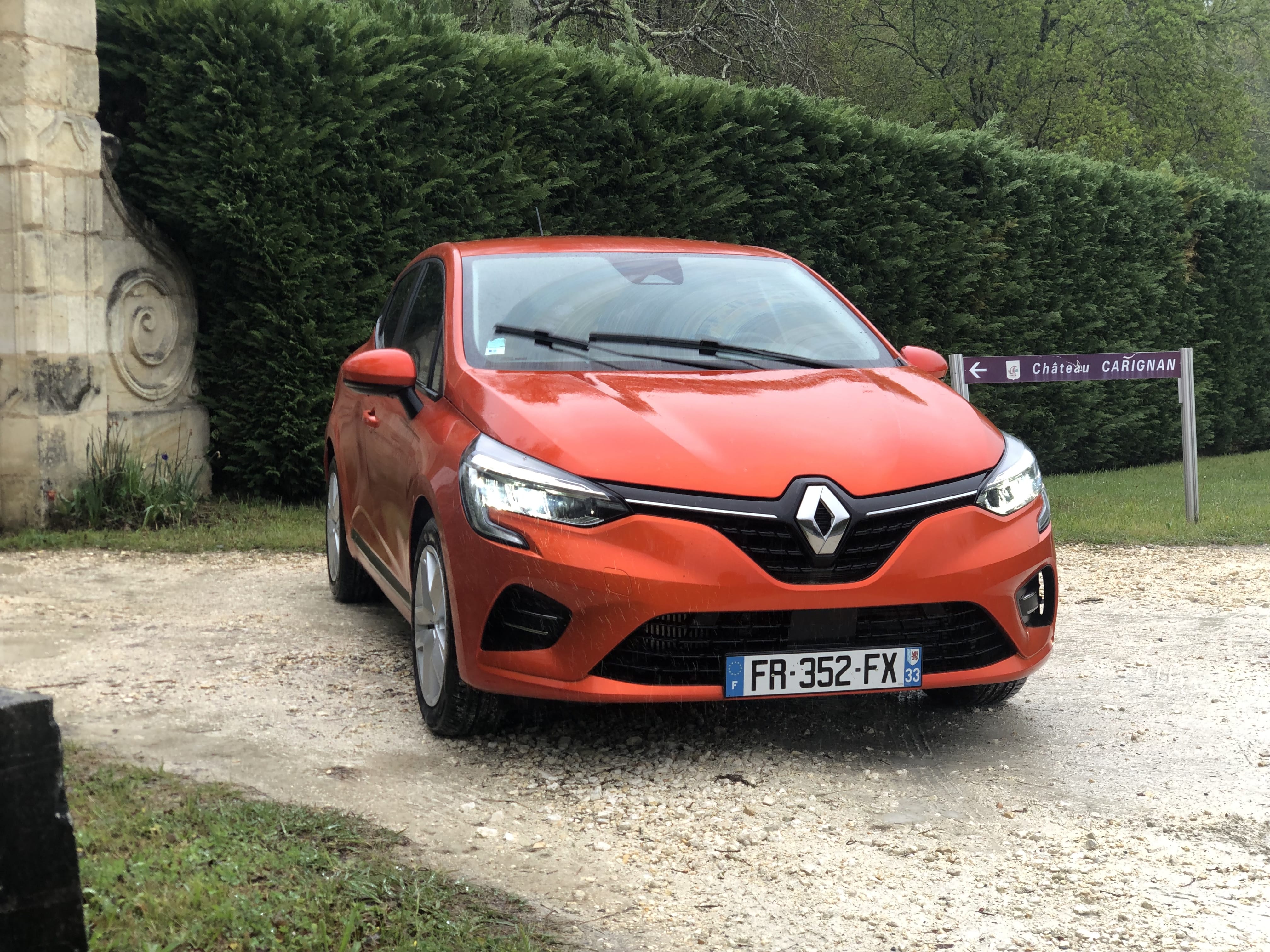 Renault Clio  Louez la Renault Clio 5 Essence – Moderne, Confortable et Économique ! avec Audio Bluetooth