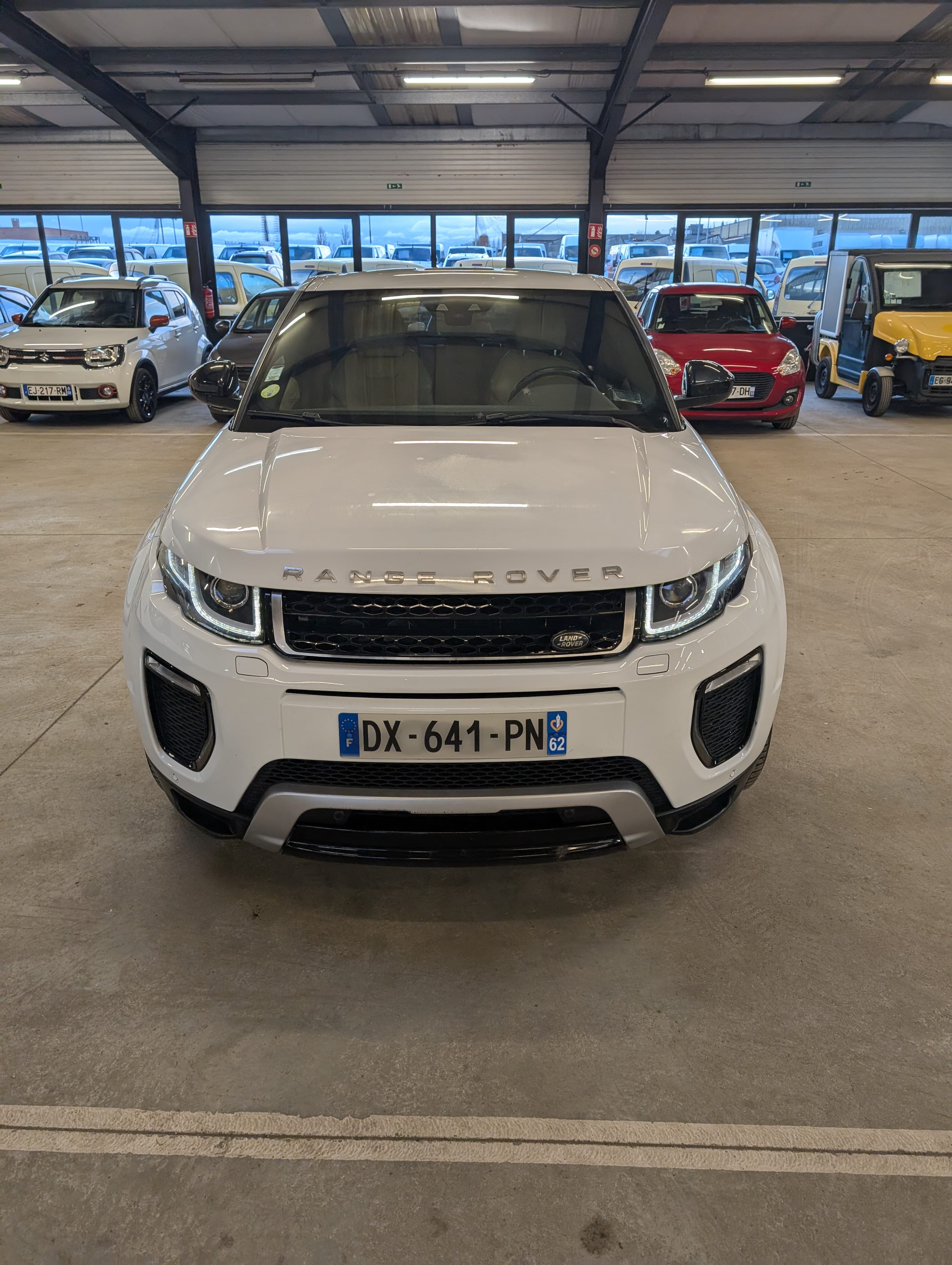 Land-Rover Range Rover Evoque R-Dynamic SE avec Audio Bluetooth