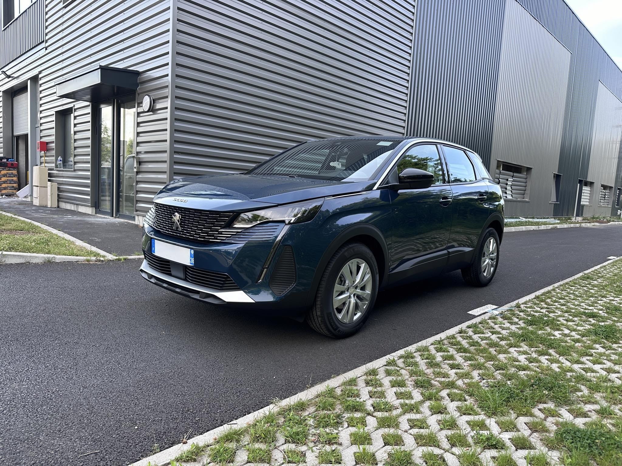 Peugeot 3008 ACTIVE PACK PURETECH 130CH BVA, 2024, Essence 95 / Électrique (hybride), automatique