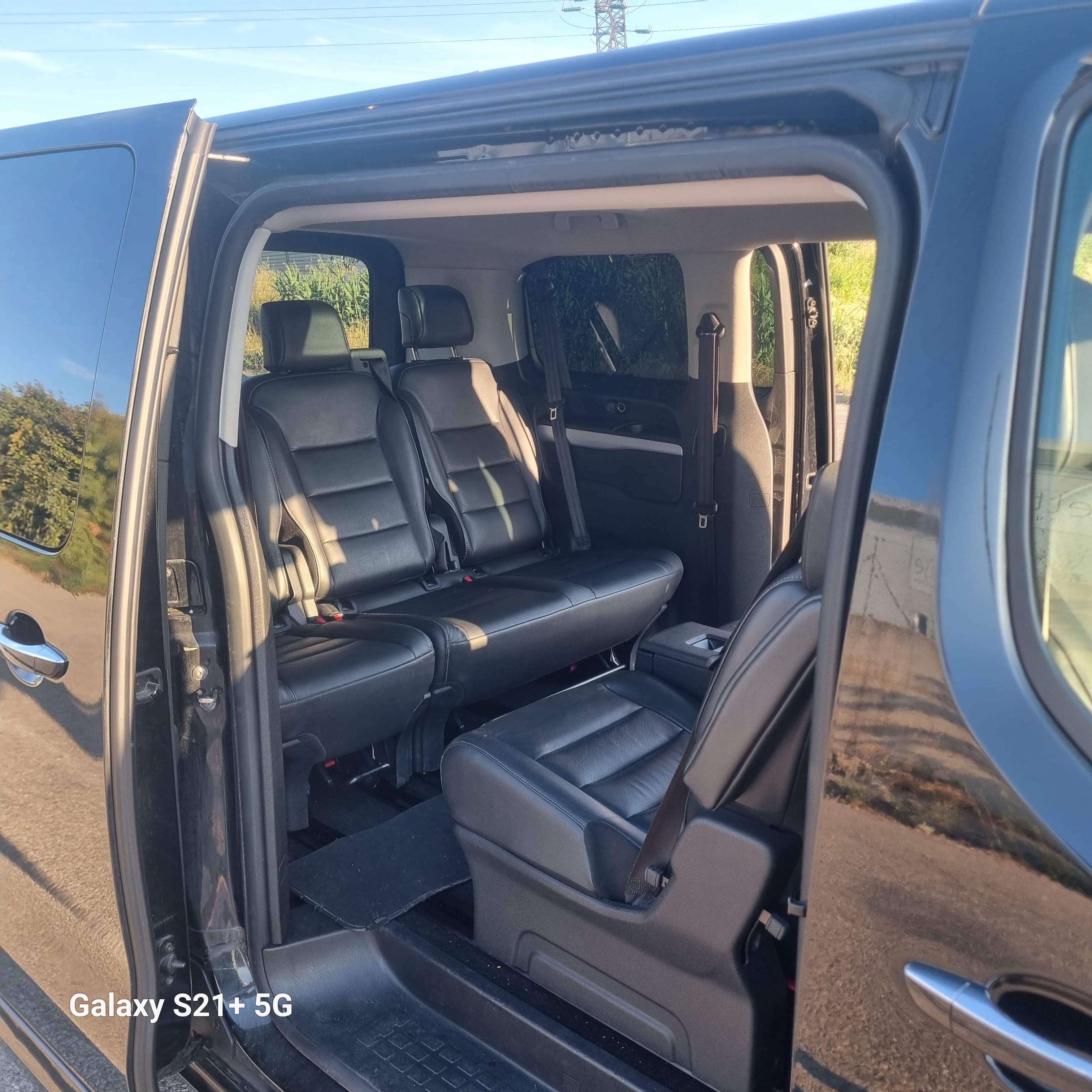 Peugeot Traveller Business 2litre hdi 180 avec Apple CarPlay