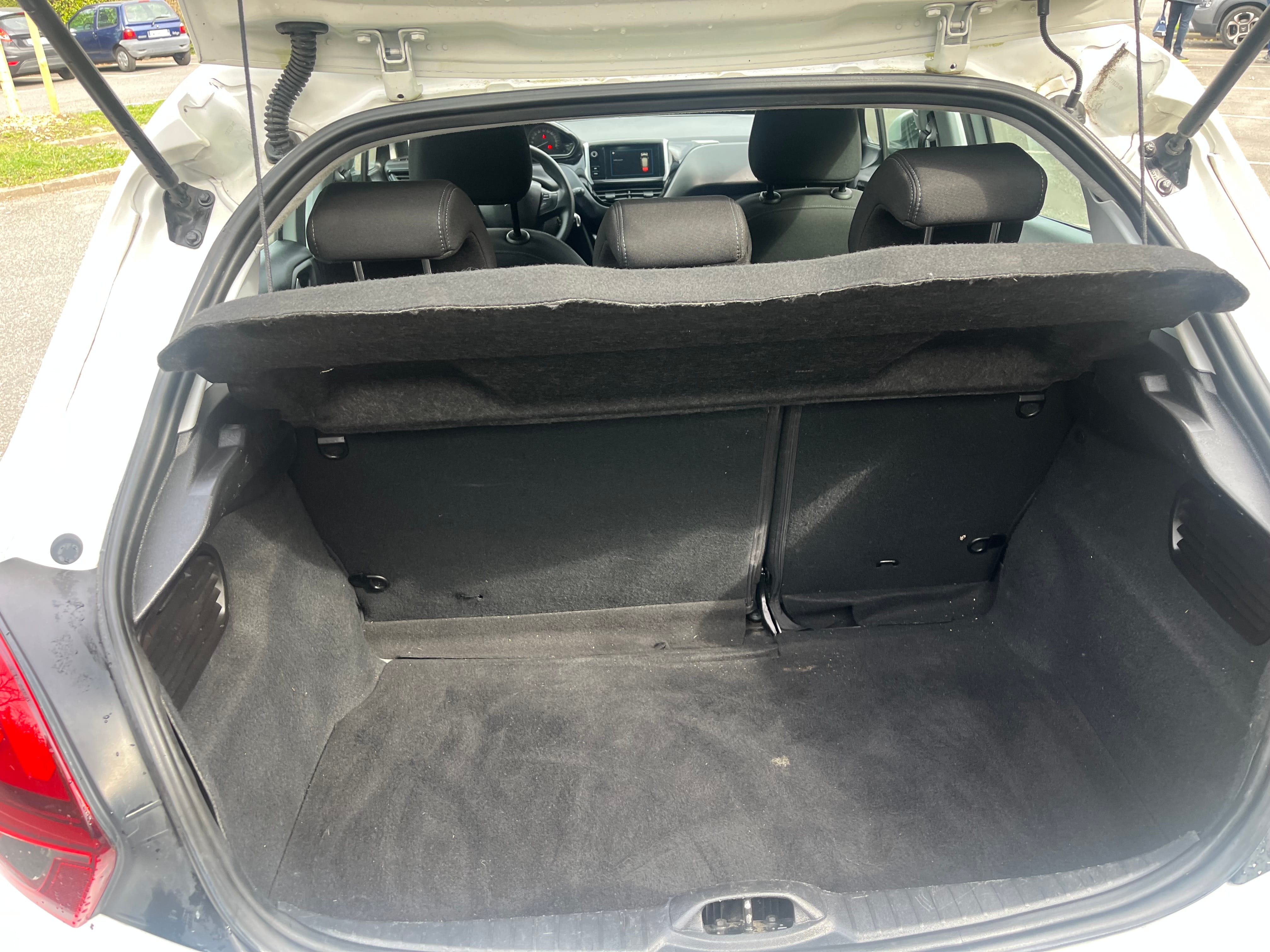 Peugeot 208 avec Apple CarPlay