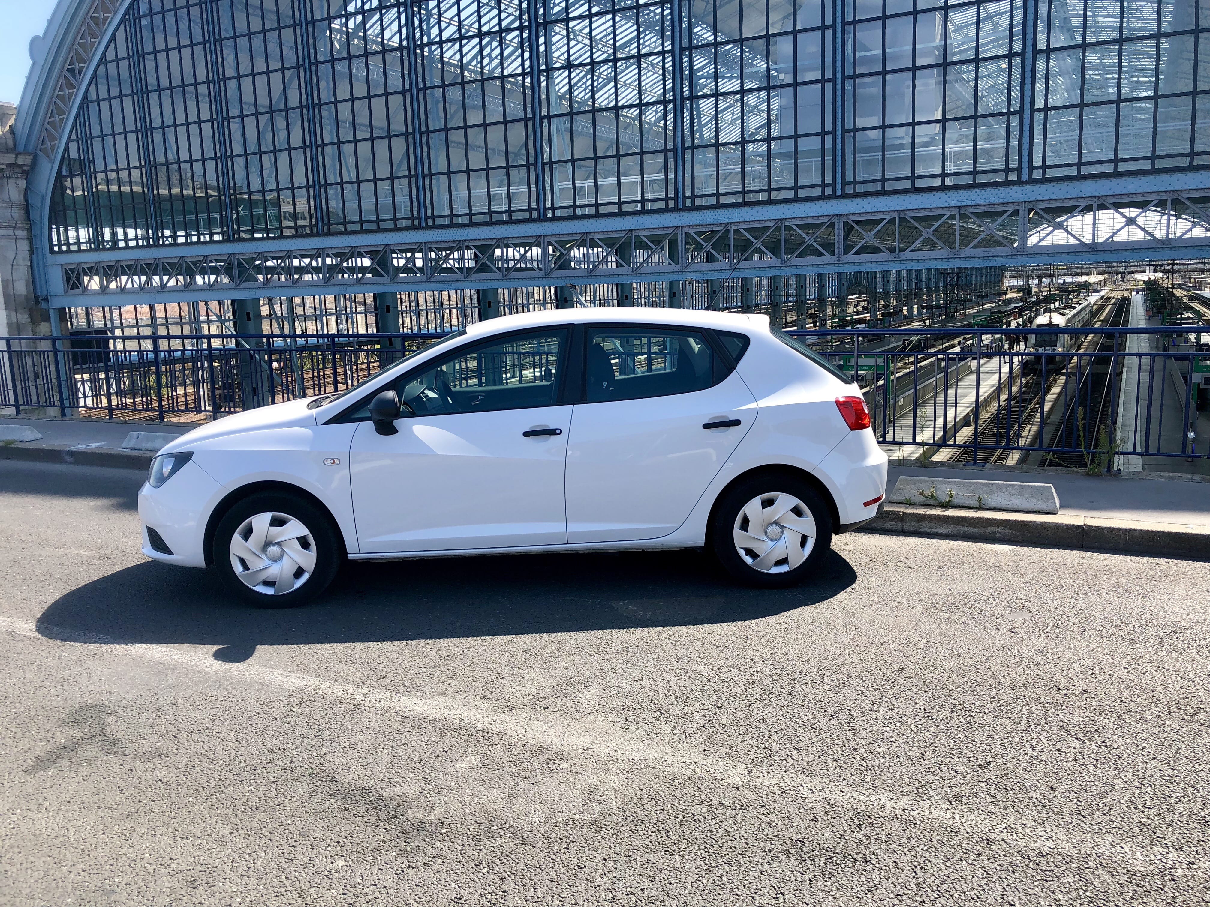 Seat Ibiza  Louez la Seat Ibiza Diesel – Économique, Confortable et Connectée !
