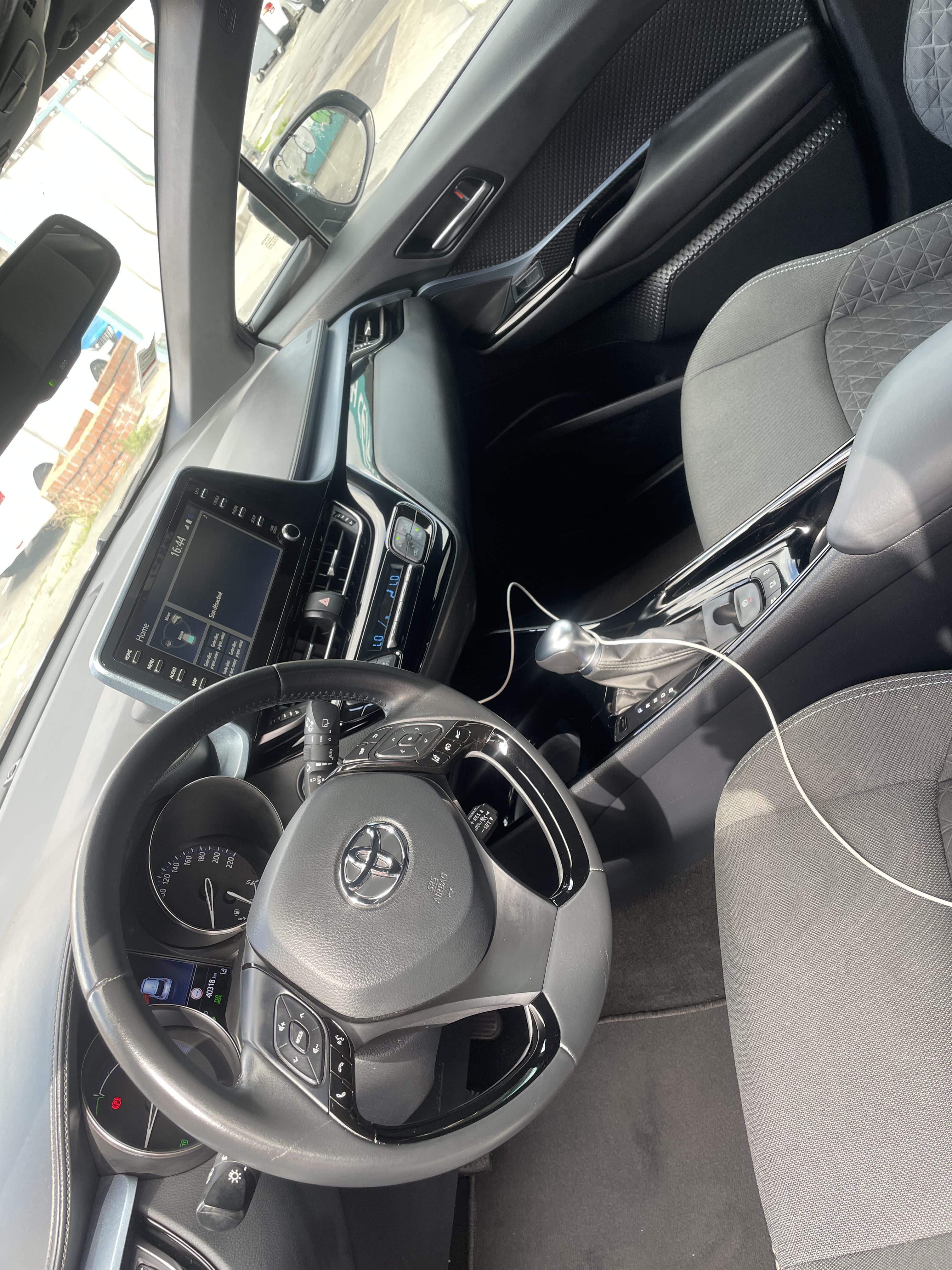 Toyota C-HR, 2022, Essence 98 / Électrique (hybride), automatique