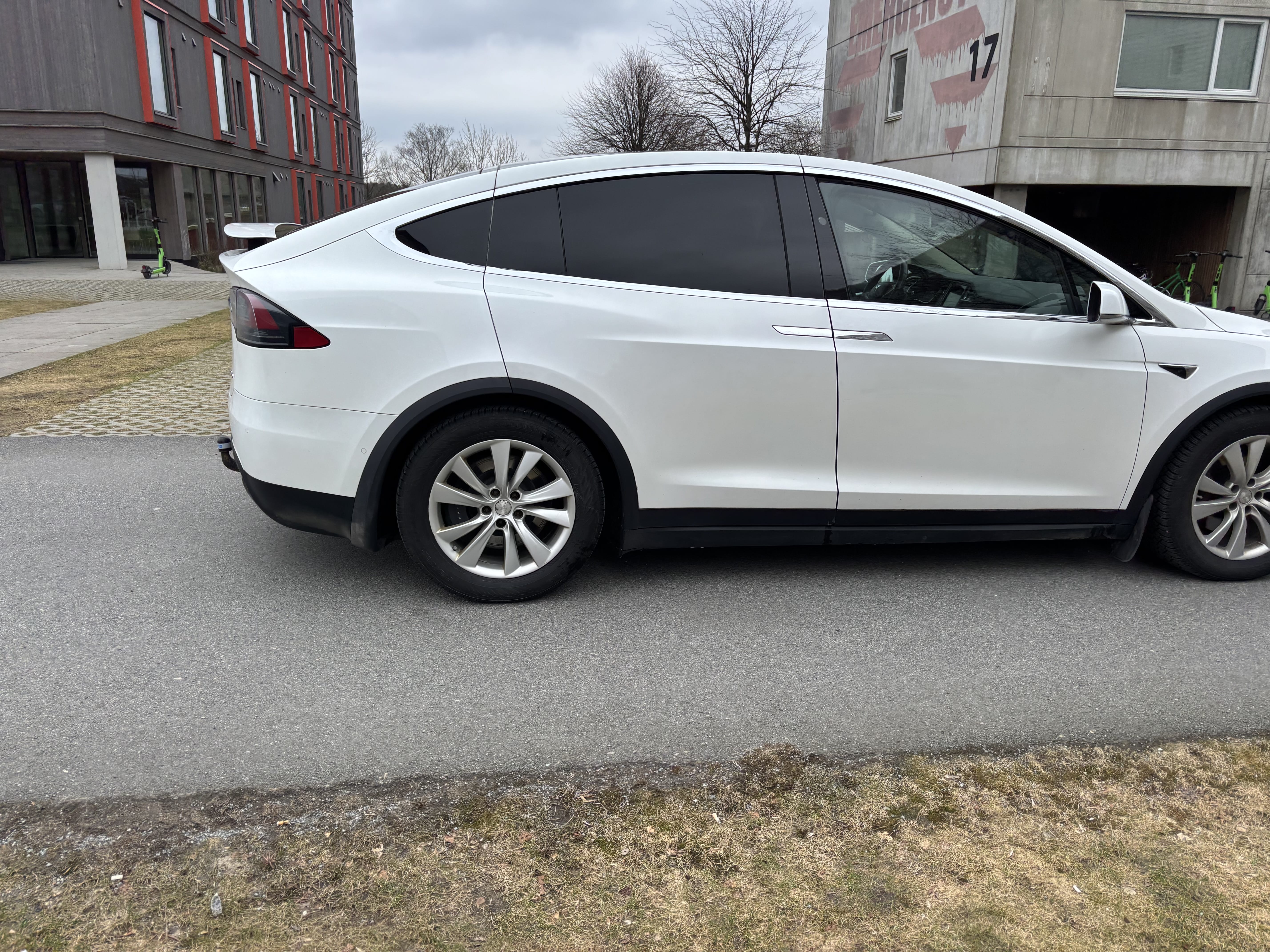 Tesla Model X P100D med Aircondition