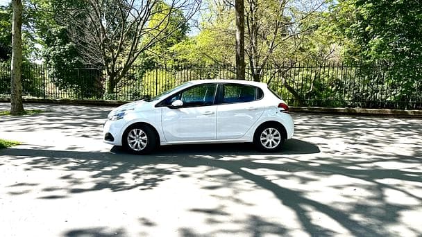 Peugeot 208 avec Régulateur de vitesse