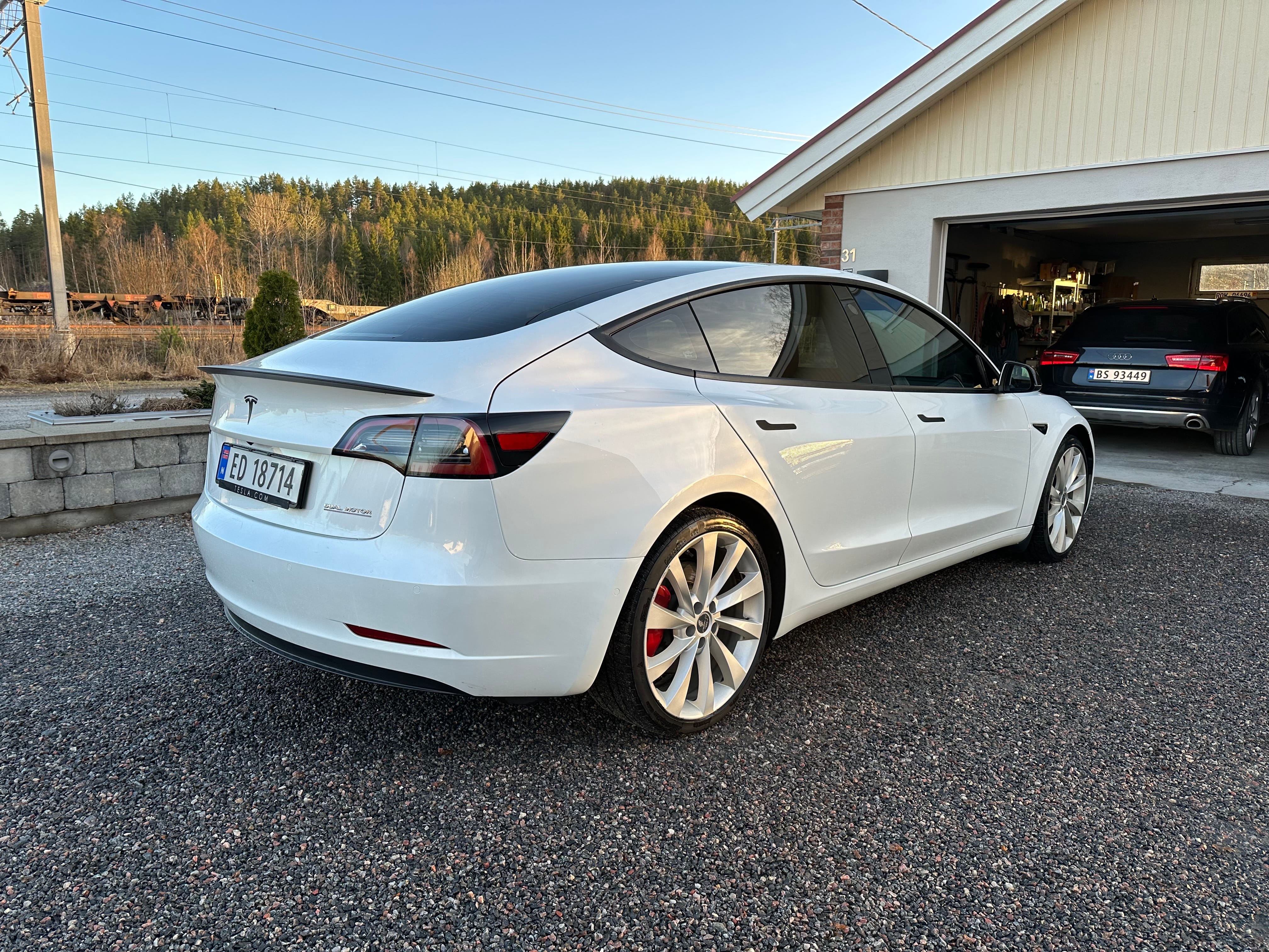 Tesla Model 3 Performance med Ryggekamera