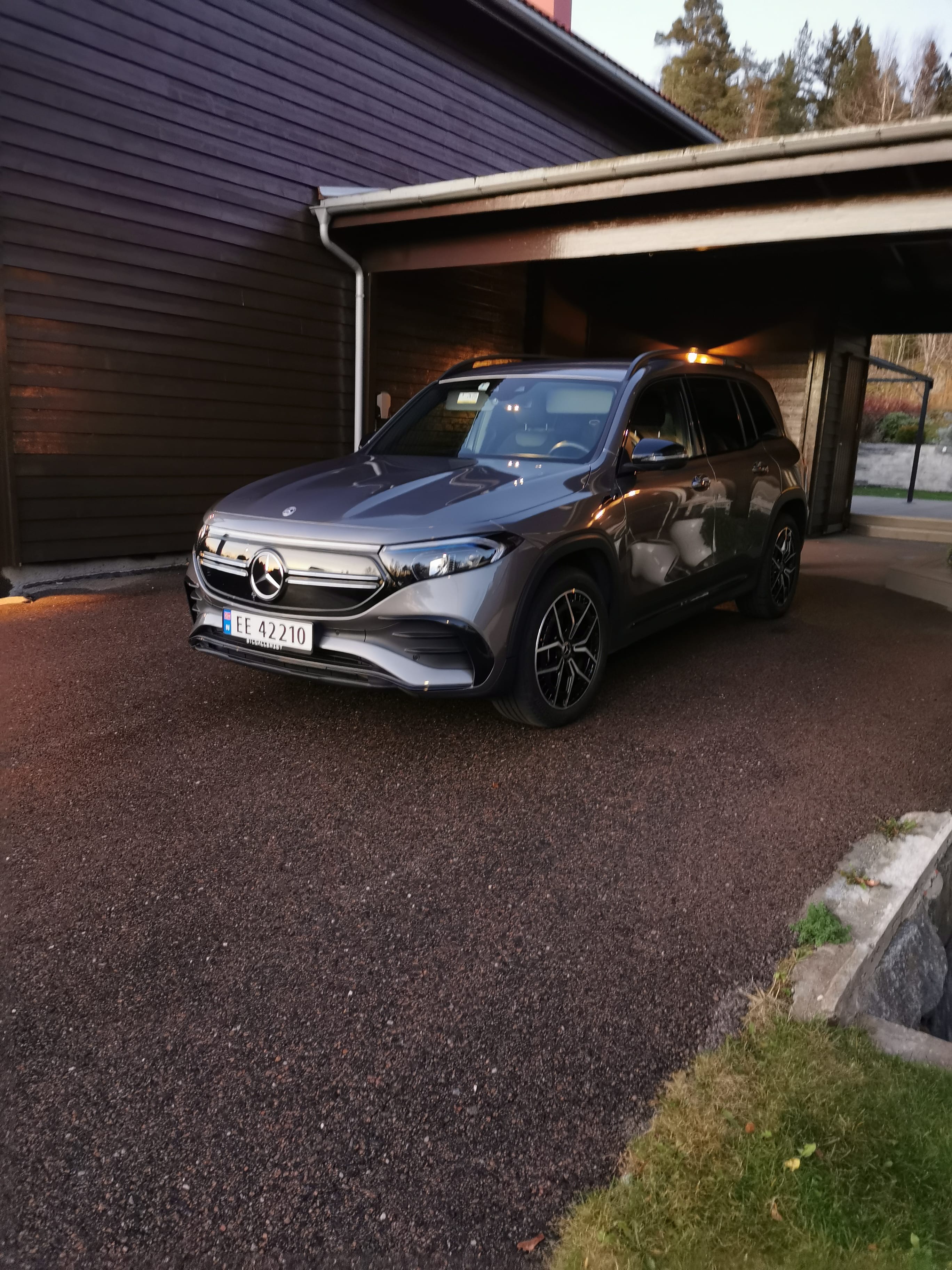 Mercedes-Benz EQB med Babysete