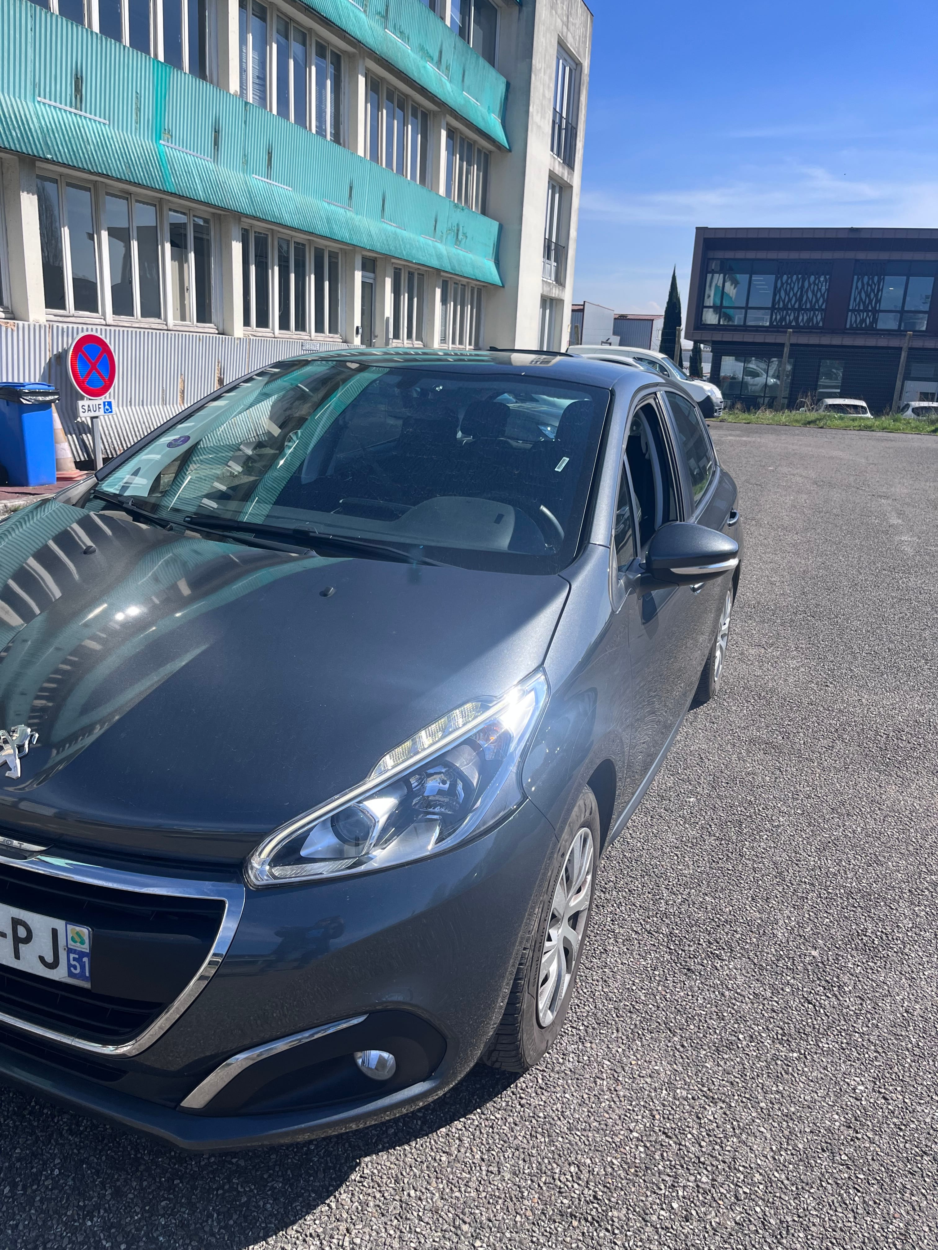 Peugeot 208 avec GPS