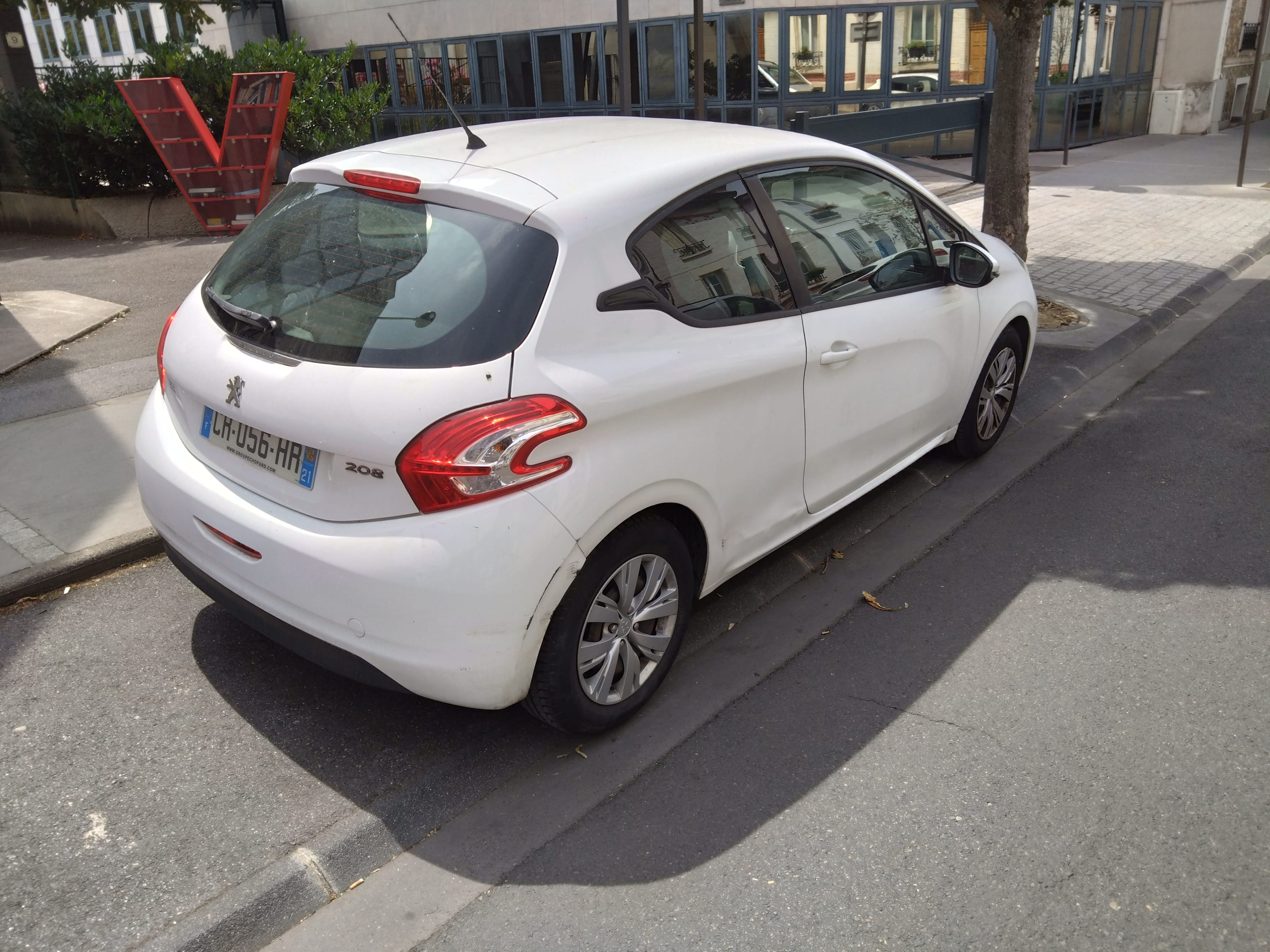 Peugeot 208 avec Autoradio