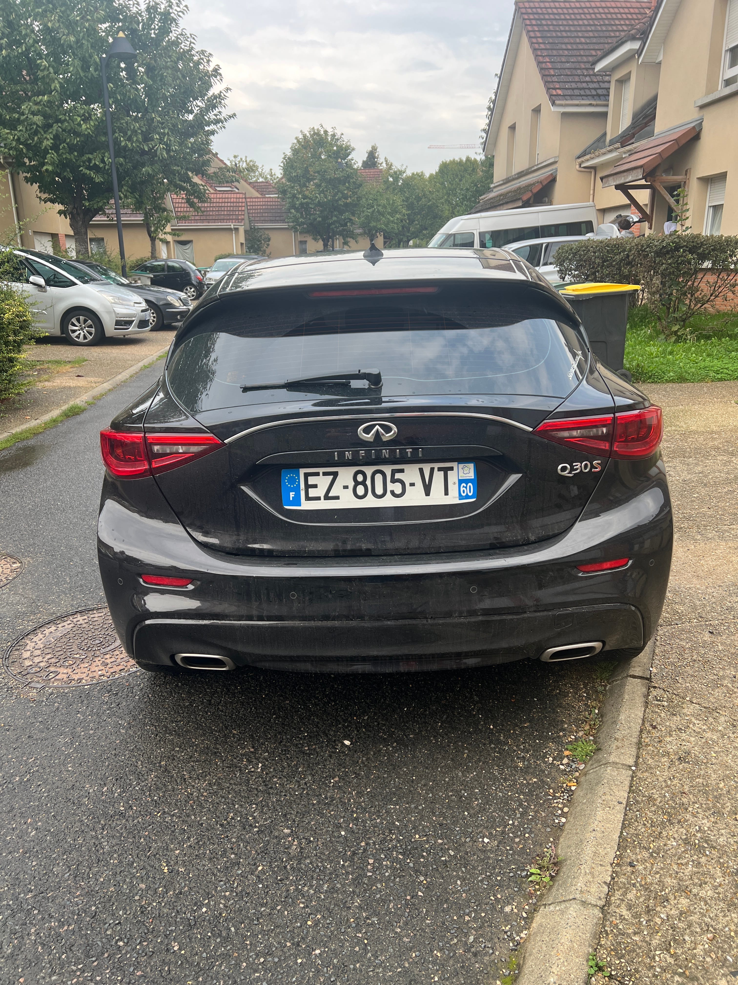 Infiniti Q30 avec GPS