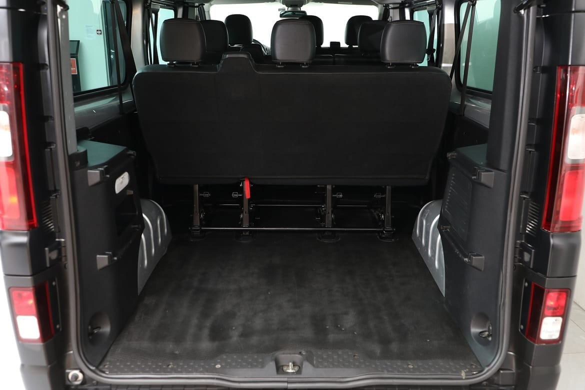 Renault Trafic 9 seter (lang utgave) met Dissel