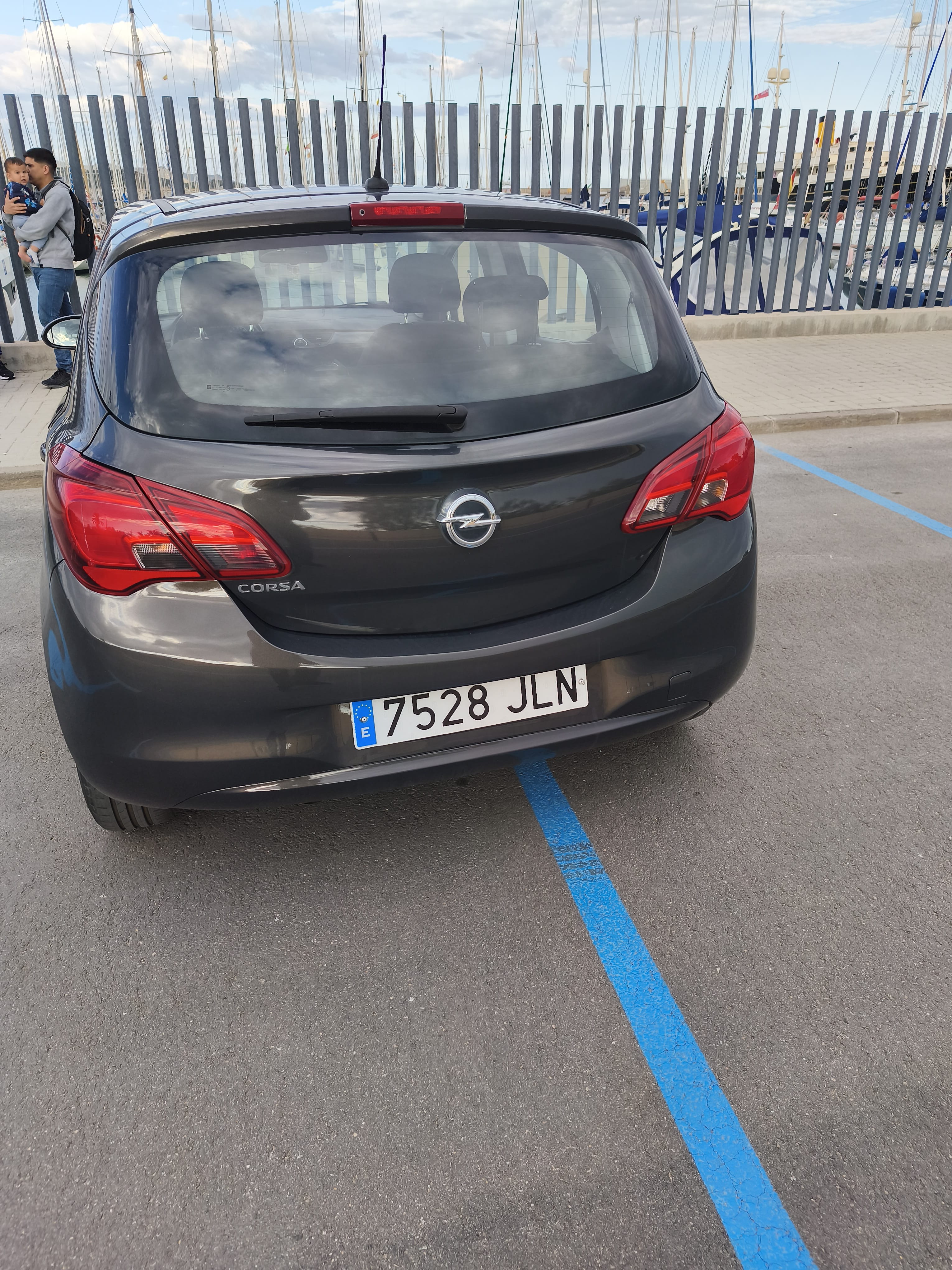 Opel Corsa 1.4 gasolina con Control de velocidad